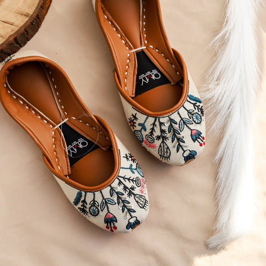 Ladies White Leather Khussa Online in KSA Riyadh Saudi Arabia Oman Bahrain Qatar