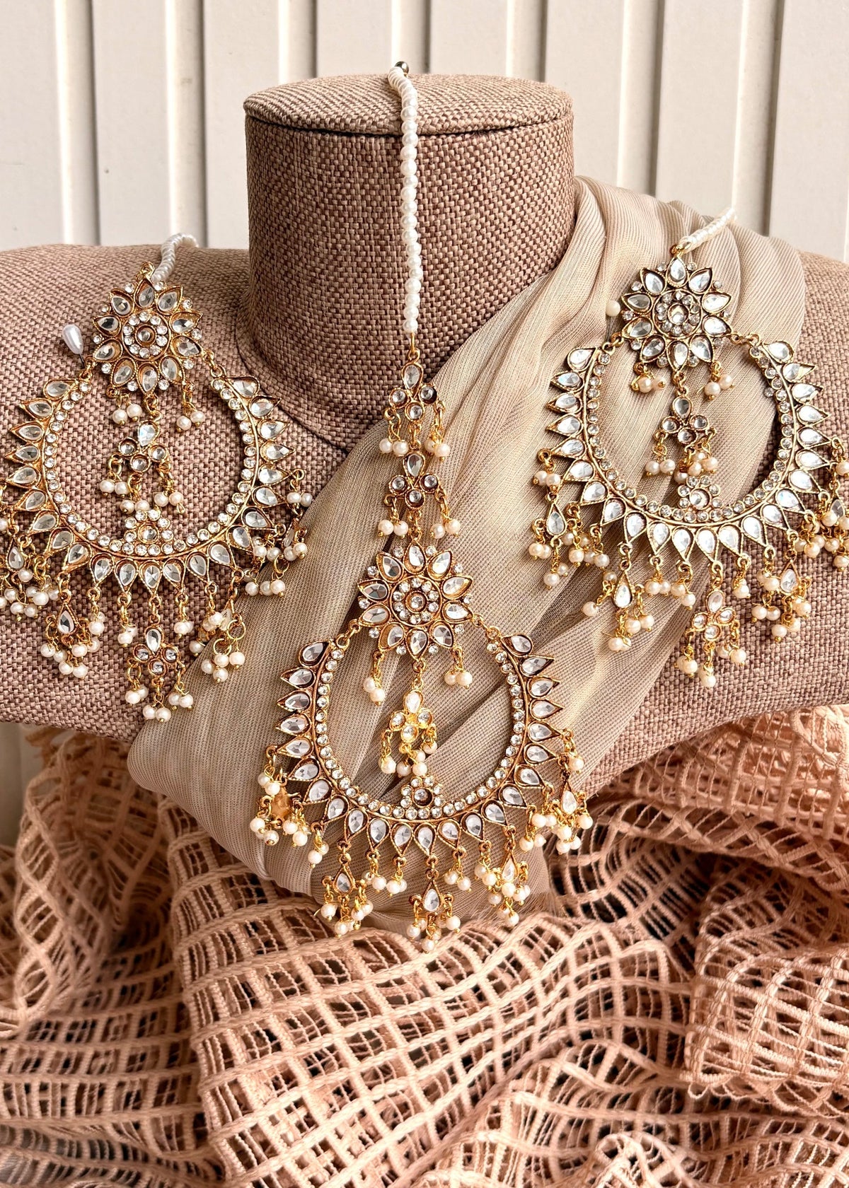 Mahira Mari Gold Bridal Jewellery Set with Statement Earrings Online in KSA Riyadh Saudi Arabia Oman Bahrain Qatar