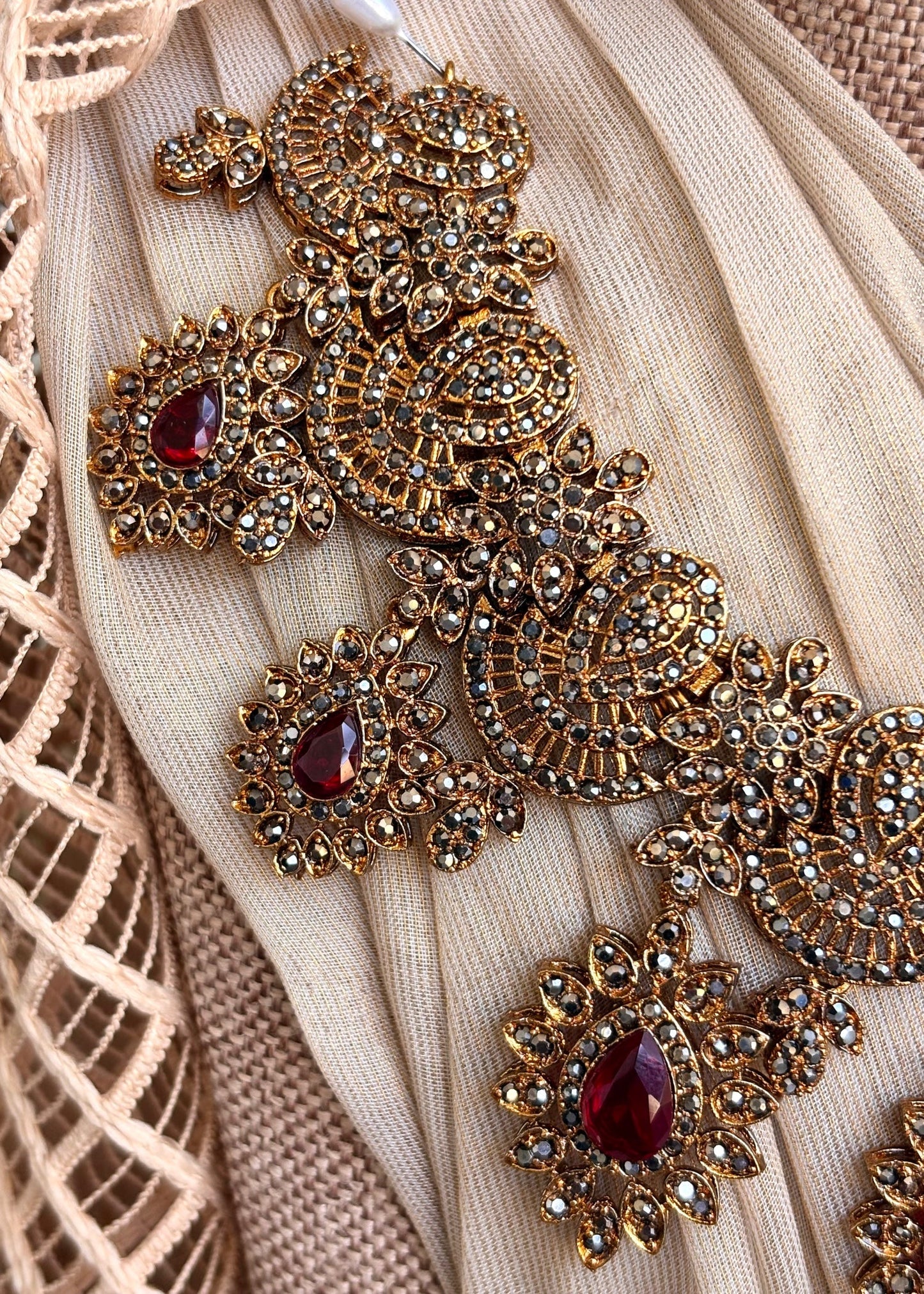 Maroon Crystal Necklace Set for Wedding Online in KSA Riyadh Saudi Arabia Oman Bahrain Qatar