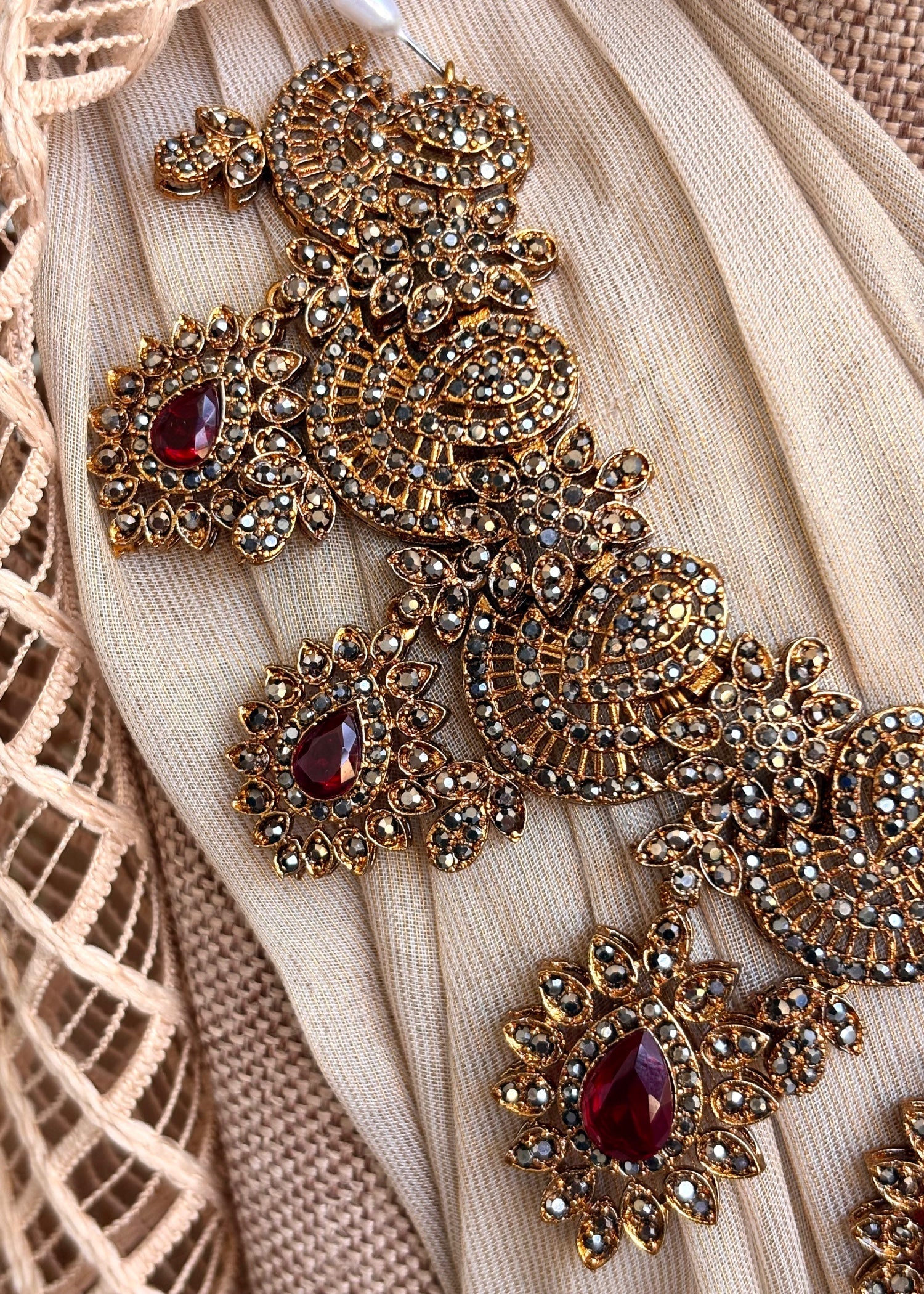Maroon Crystal Necklace Set for Wedding Online in KSA Riyadh Saudi Arabia Oman Bahrain Qatar