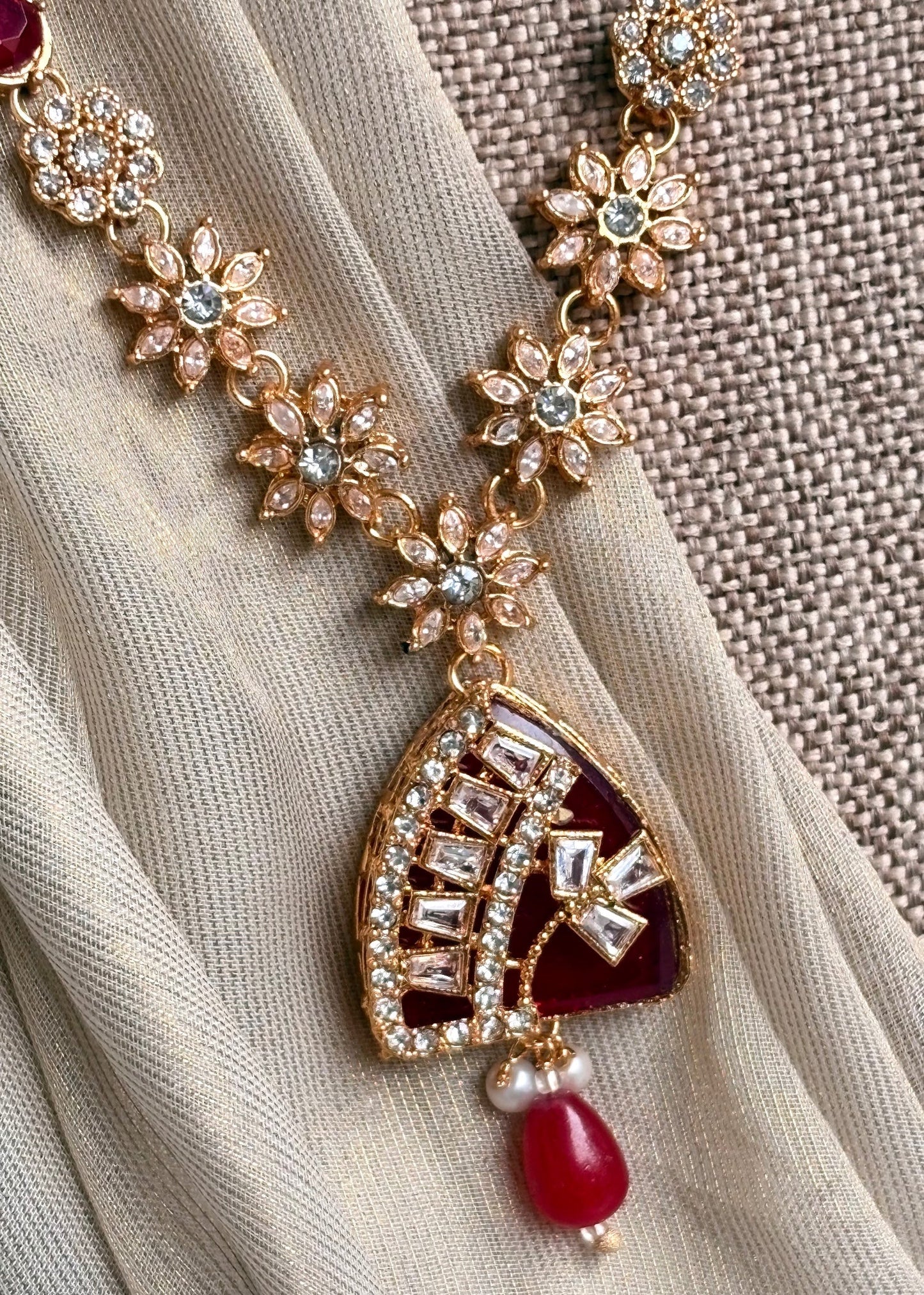 Maroon Vareesha Turkish Malaa Necklace Set Online in KSA Riyadh Saudi Arabia Oman Bahrain Qatar