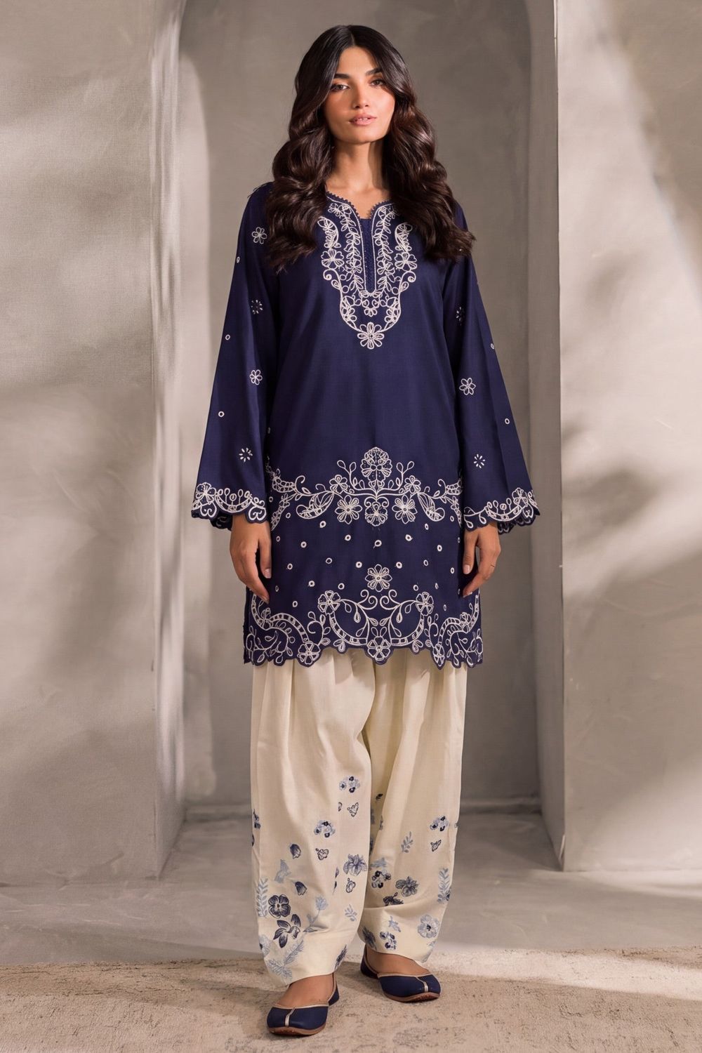 Midnight Blue Embroidered Dhanak Kurta Set Online in Dubai UAE Abudhabi Ajman Sharjah