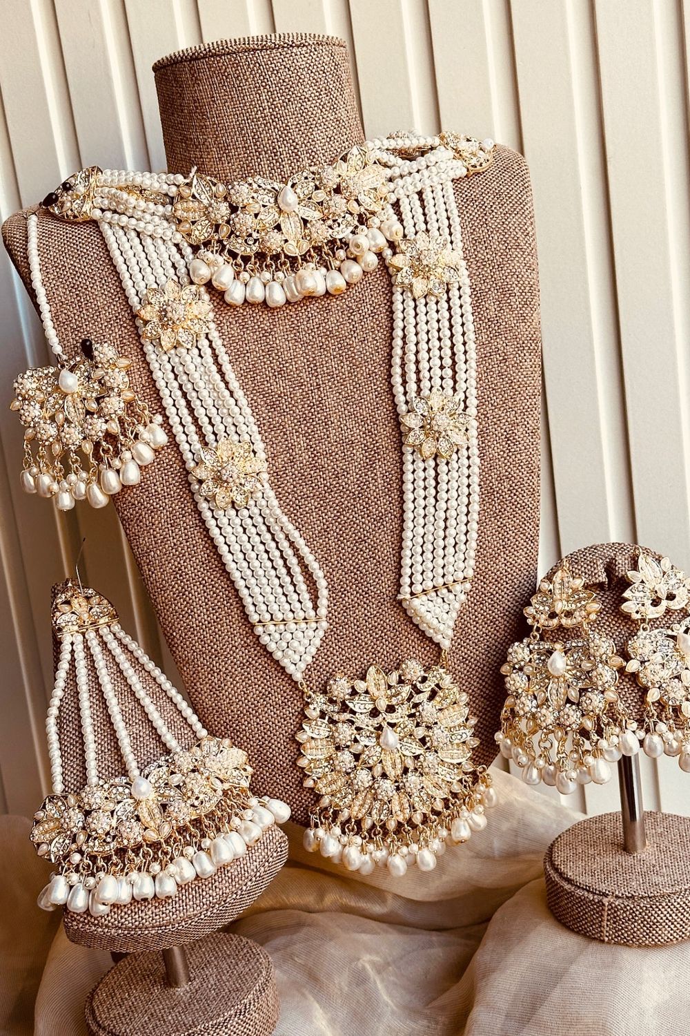 Off-White Gold Plated Floral Bridal Jewellery Set Online in Dubai UAE Abudhabi Ajman Sharjah