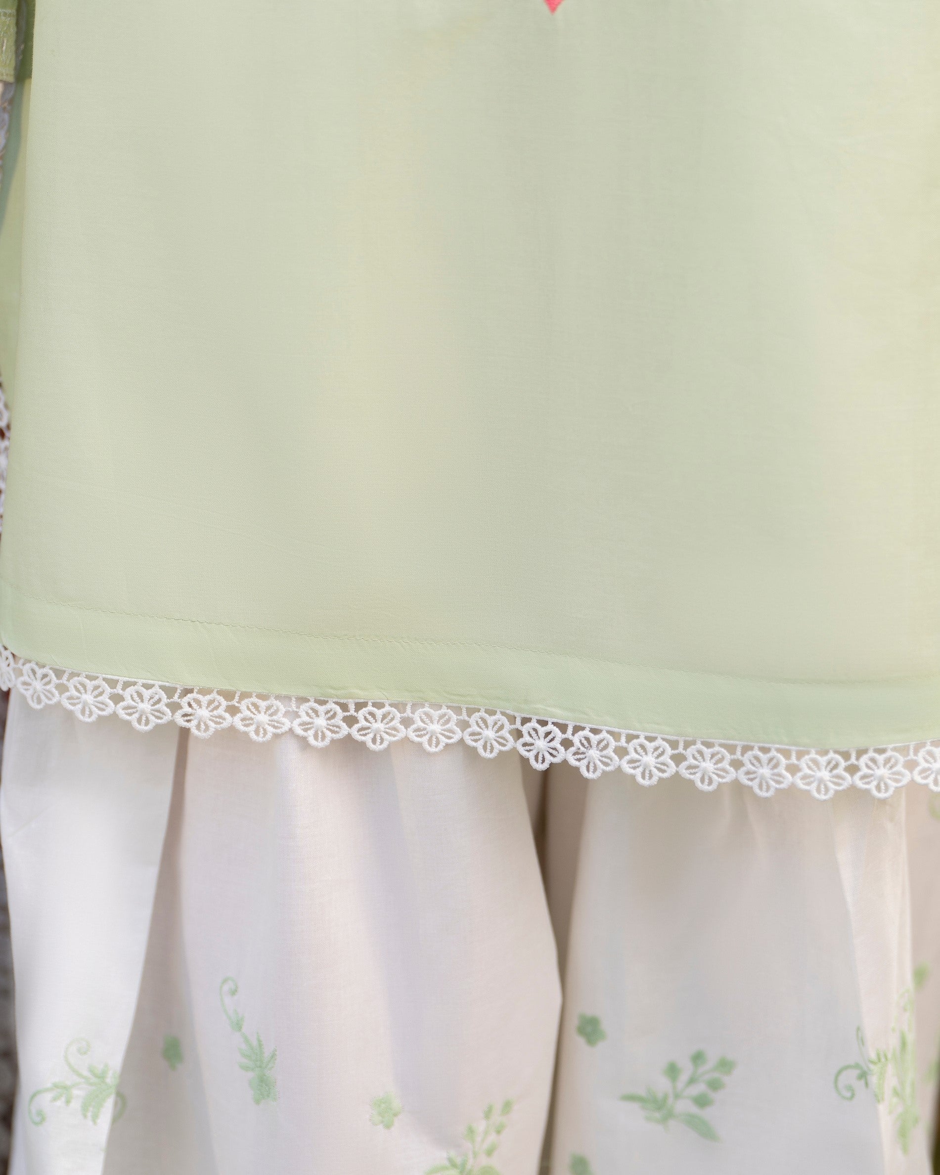 Pakistani Chiffon Thread Work Suit Online in KSA Riyadh Saudi Arabia Oman Bahrain Qatar