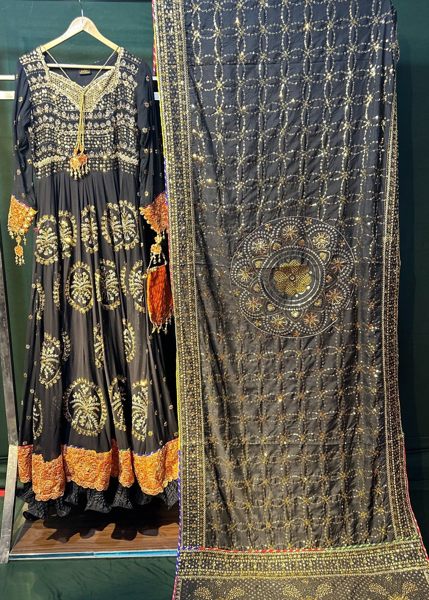 Pakistani Designer Black Chiffon Salwar Kameez Online in KSA Riyadh Saudi Arabia Oman Bahrain Qatar
