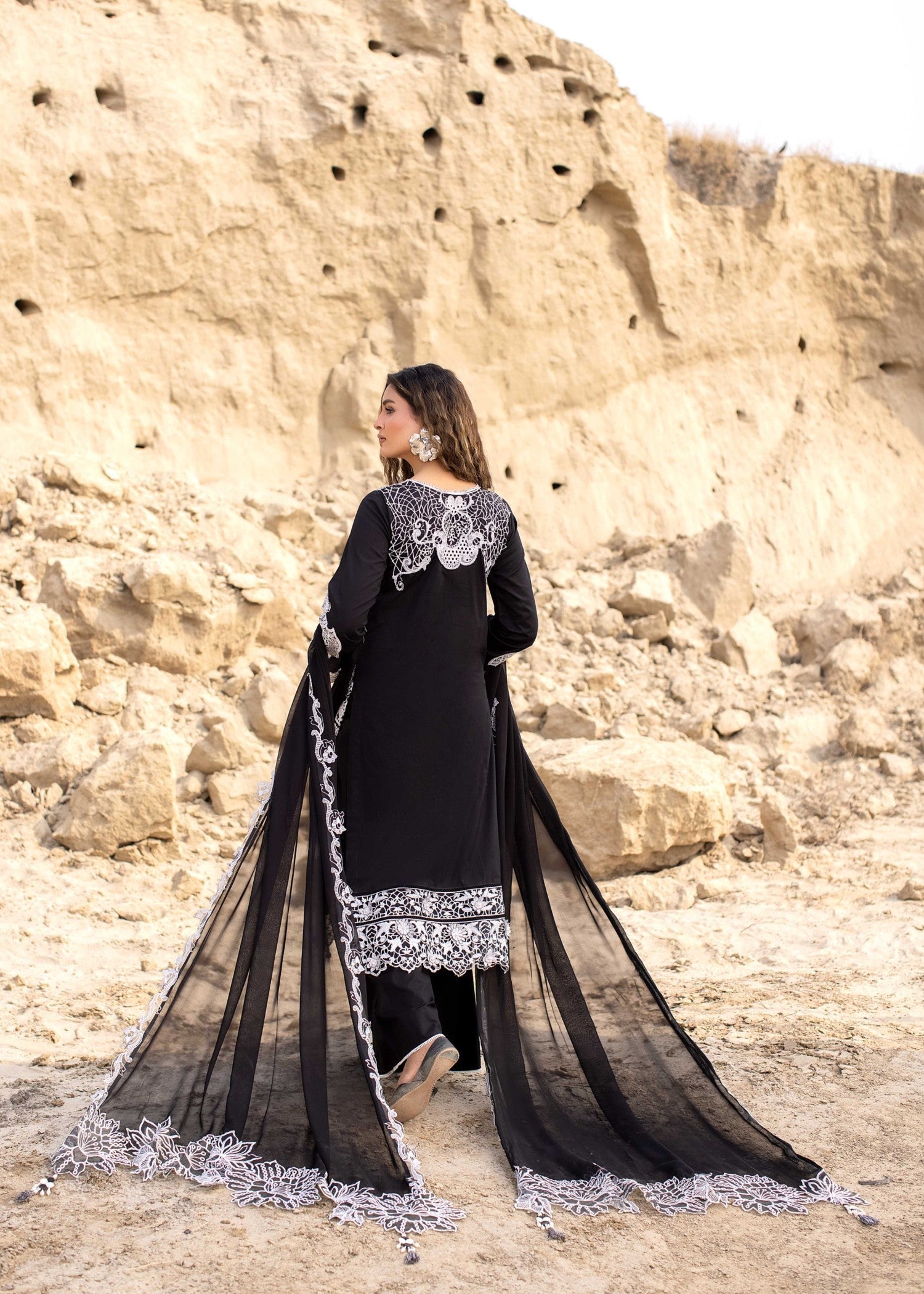 Pakistani Designer Black Cotton Salwar Kameez Online in KSA Riyadh Saudi Arabia Oman Bahrain Qatar
