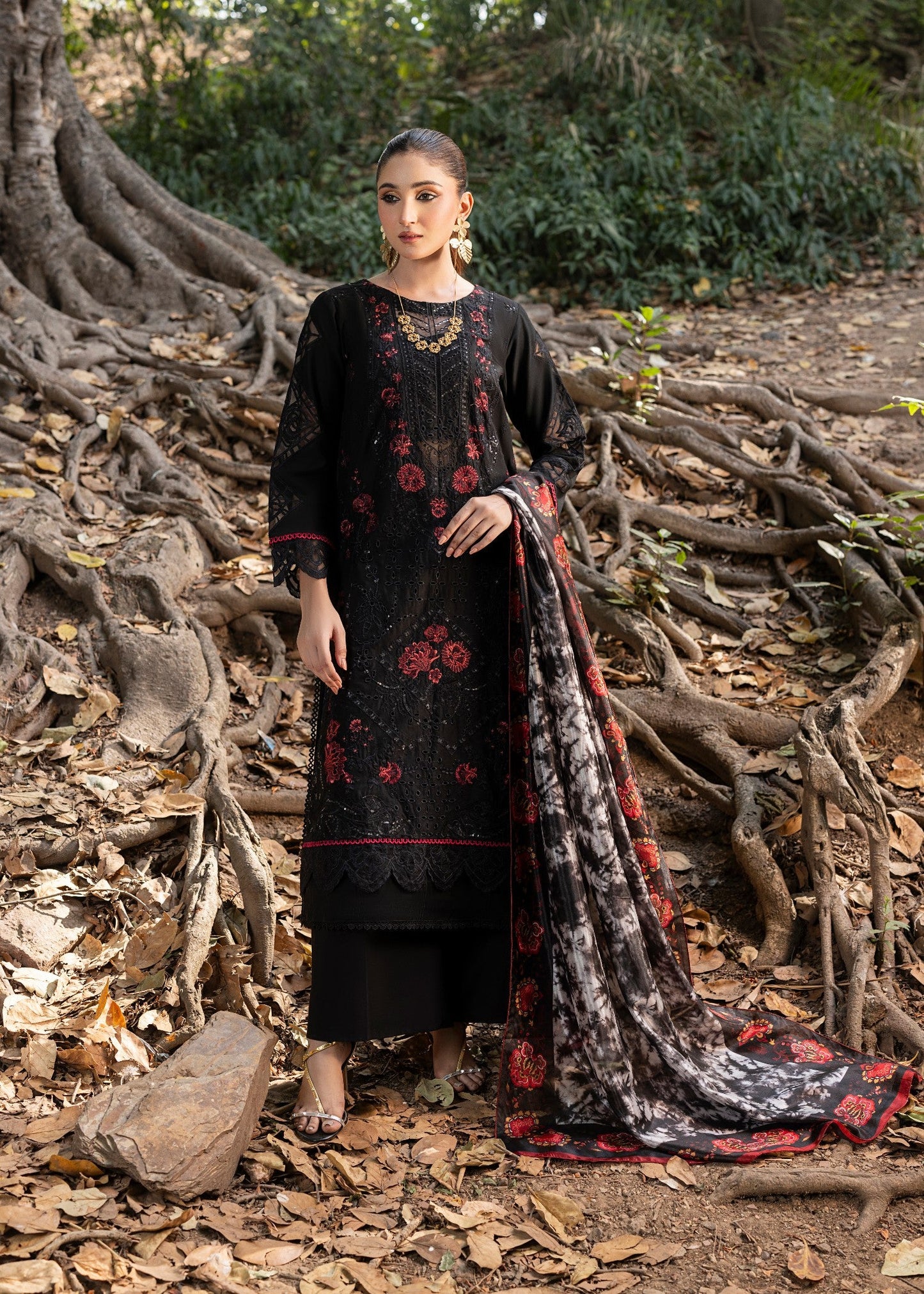 Pakistani Designer Black Lawn Embroidered Salwar Kameez Online in KSA Riyadh Saudi Arabia Oman Bahrain Qatar