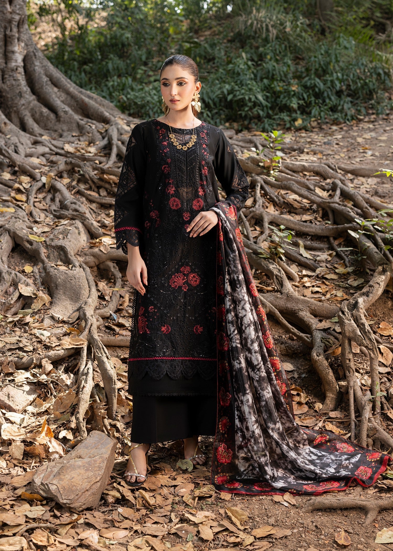Pakistani Designer Black Lawn Embroidered Salwar Kameez Online in KSA Riyadh Saudi Arabia Oman Bahrain Qatar