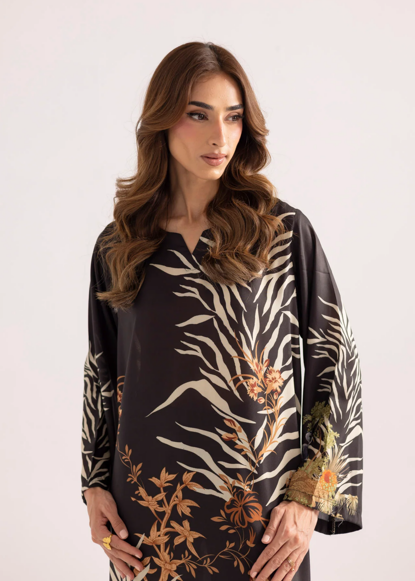Pakistani Designer Black Lawn Kaftan Online in KSA Riyadh Saudi Arabia Oman Bahrain Qatar