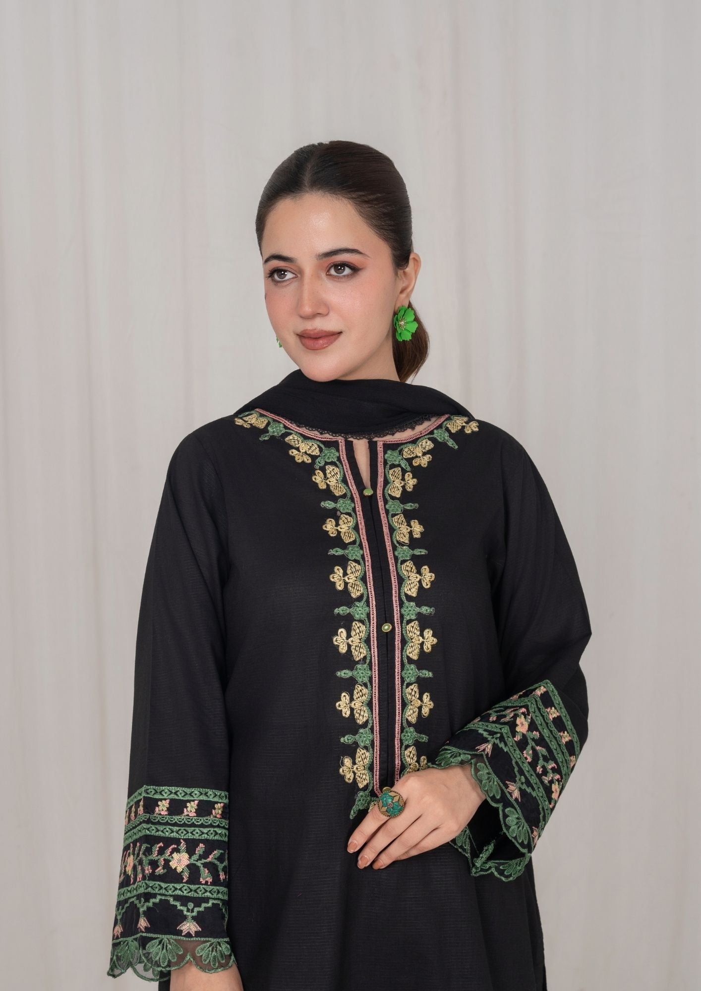 Pakistani Designer Black Lawn Salwar Kameez Online in KSA Riyadh Saudi Arabia Oman Bahrain Qatar