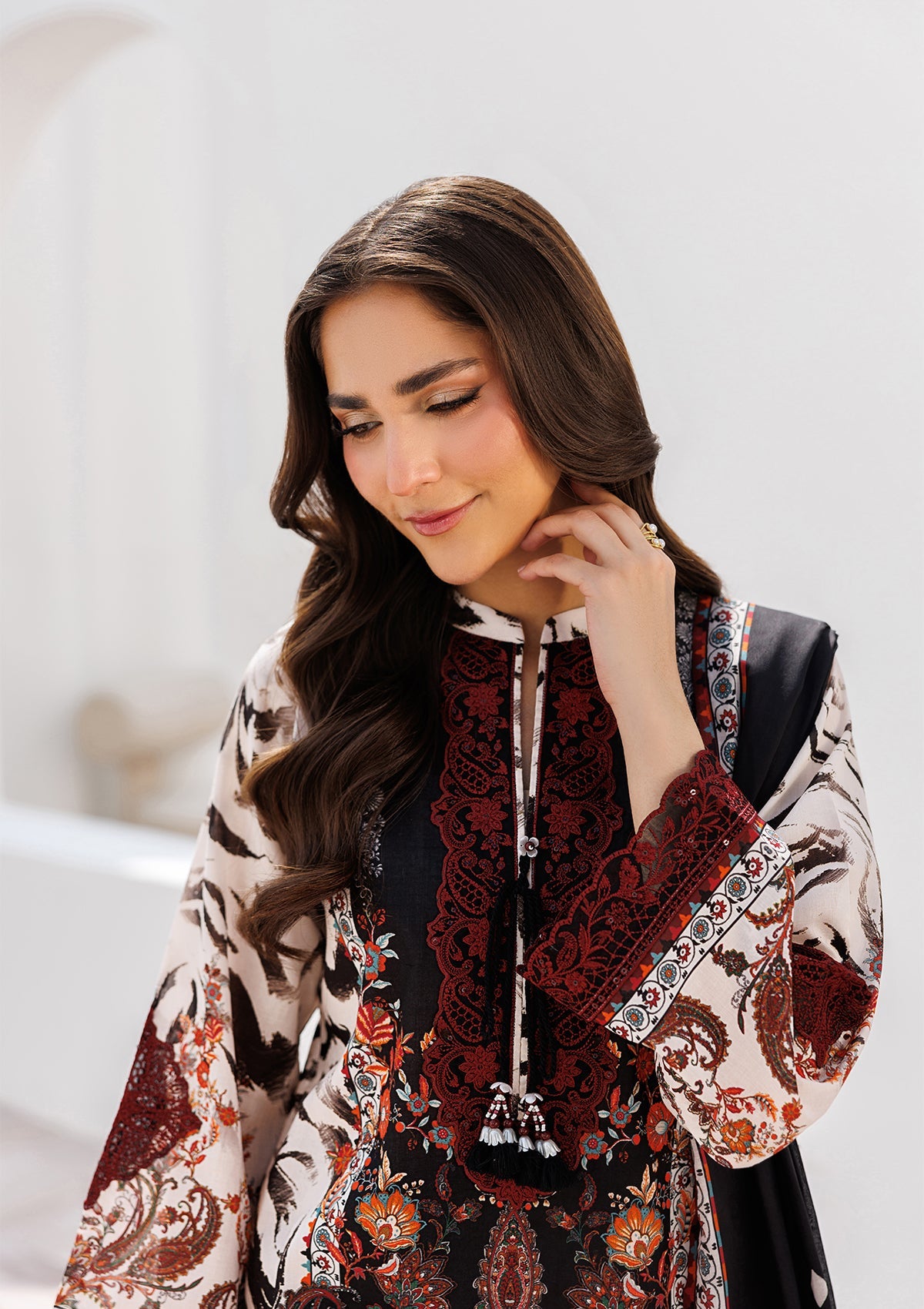 Pakistani Designer Black Lawn Salwar Kameez Online in KSA Riyadh Saudi Arabia Oman Bahrain Qatar