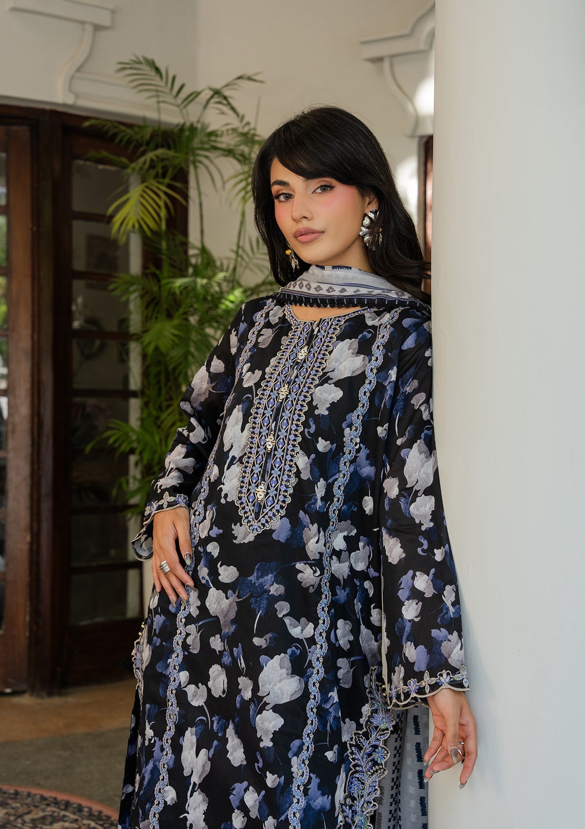 Pakistani Designer Black Lawn Salwar Kameez Online in KSA Riyadh Saudi Arabia Oman Bahrain Qatar