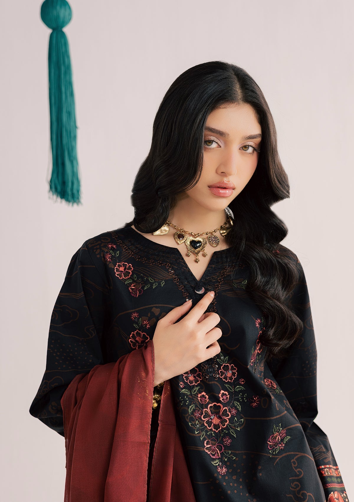 Pakistani Designer Black Lawn Salwar Kameez Online in KSA Riyadh Saudi Arabia Oman Bahrain Qatar