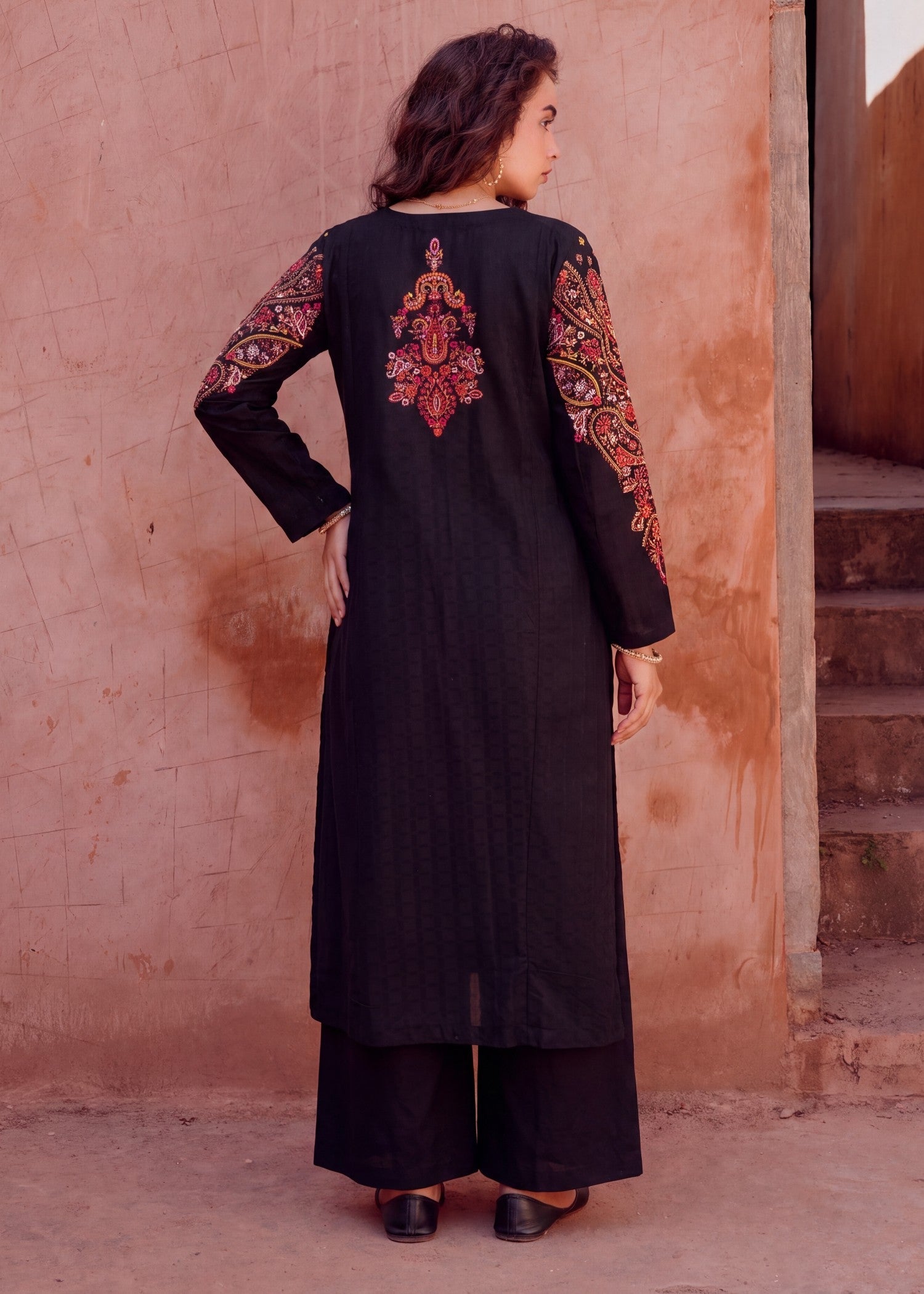 Pakistani Designer Black Lawn Salwar Kameez Online in KSA Riyadh Saudi Arabia Oman Bahrain Qatar