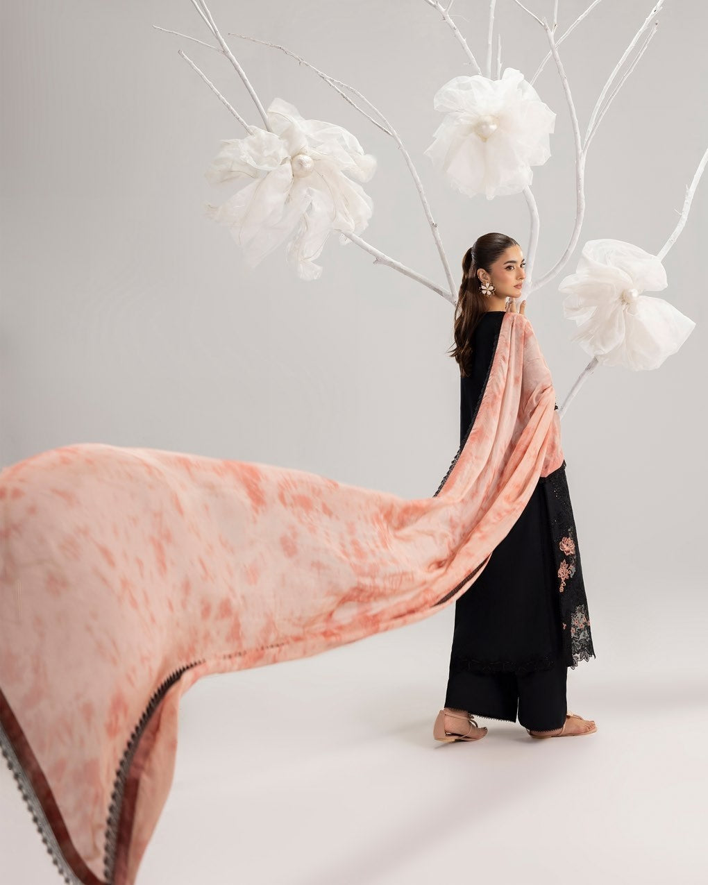 Pakistani Designer Black Lawn Salwar Kameez Online in KSA Riyadh Saudi Arabia Oman Bahrain Qatar