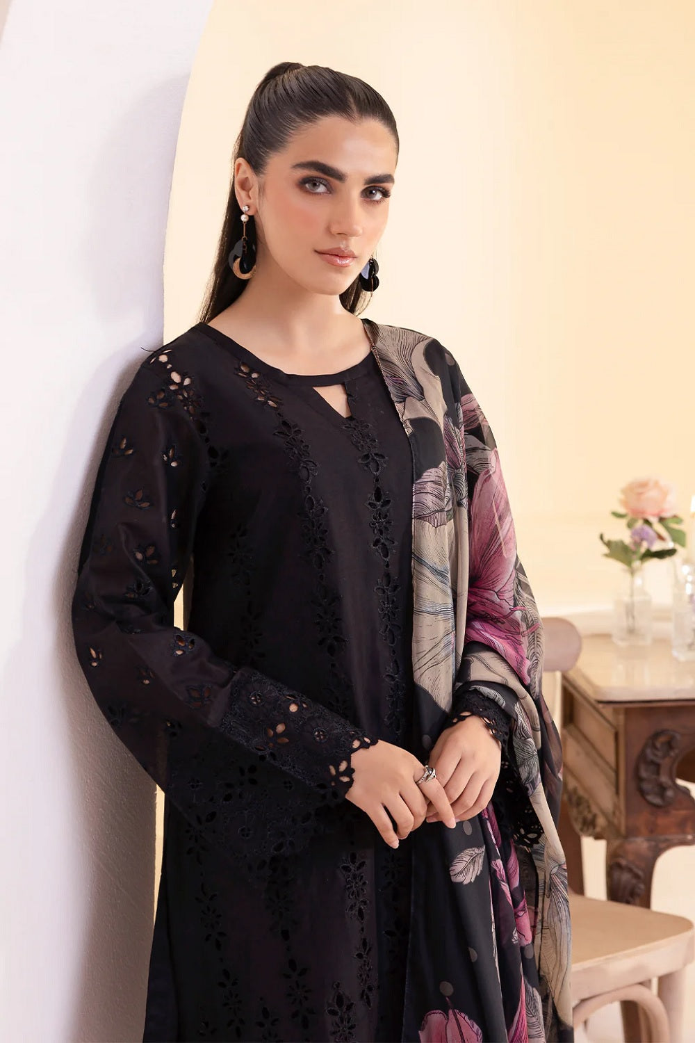 Pakistani Designer Black Lawn Salwar Kameez Online in KSA Riyadh Saudi Arabia Oman Bahrain Qatar