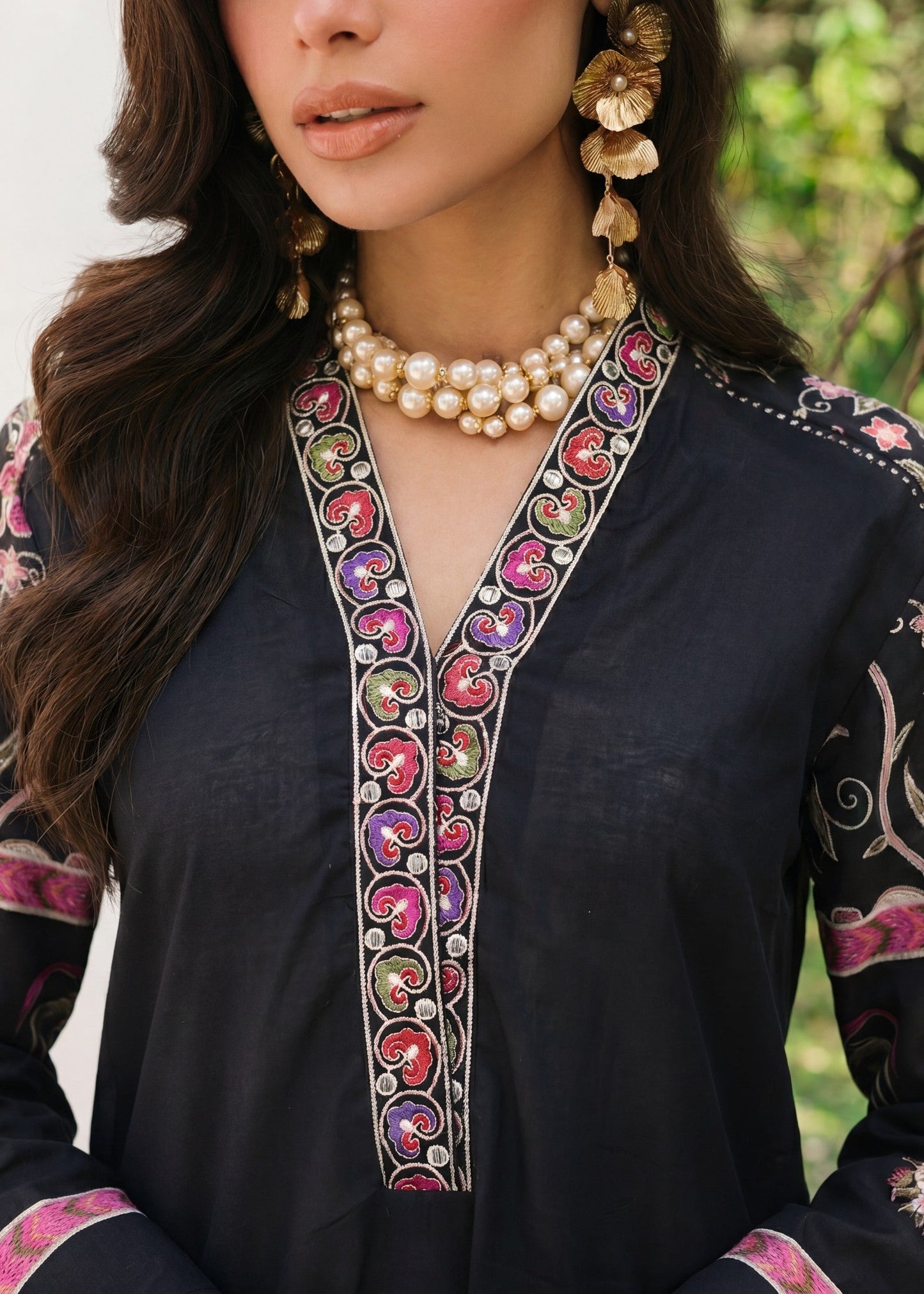 Pakistani Designer Black Lawn Suit Online in KSA Riyadh Saudi Arabia Oman Bahrain Qatar