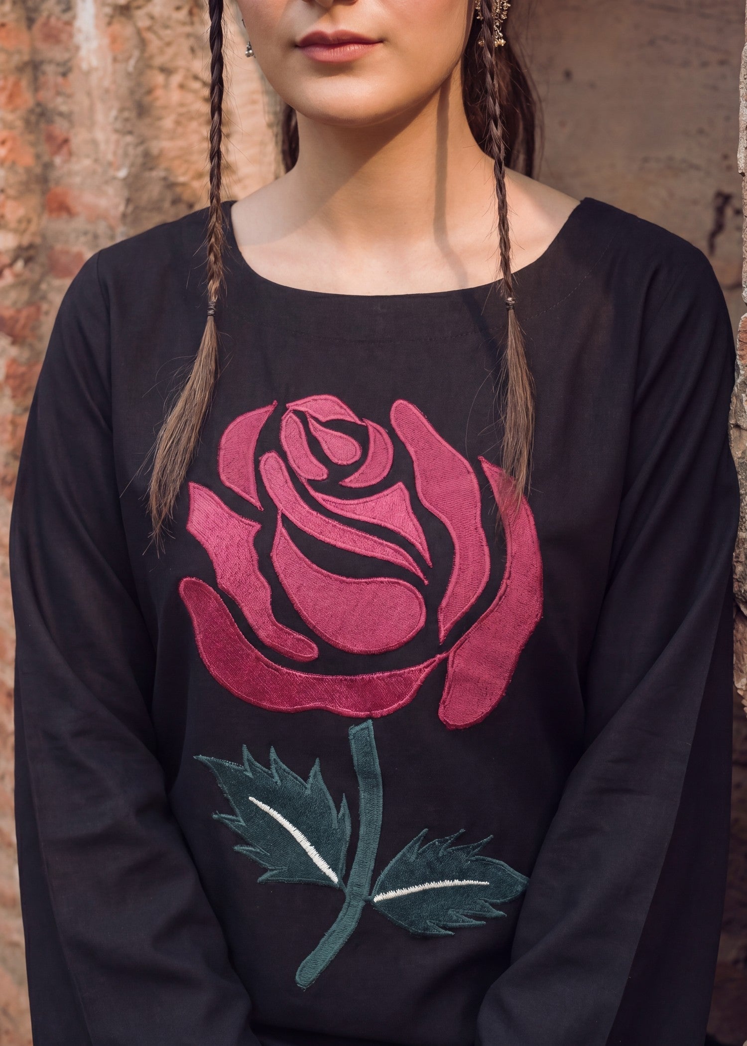Pakistani Designer Black Lawn Suit Online in KSA Riyadh Saudi Arabia Oman Bahrain Qatar