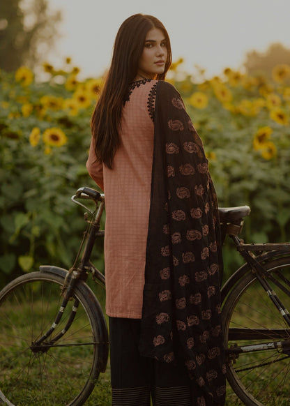 Pakistani Designer Black Lawn Suit Online in KSA Riyadh Saudi Arabia Oman Bahrain Qatar