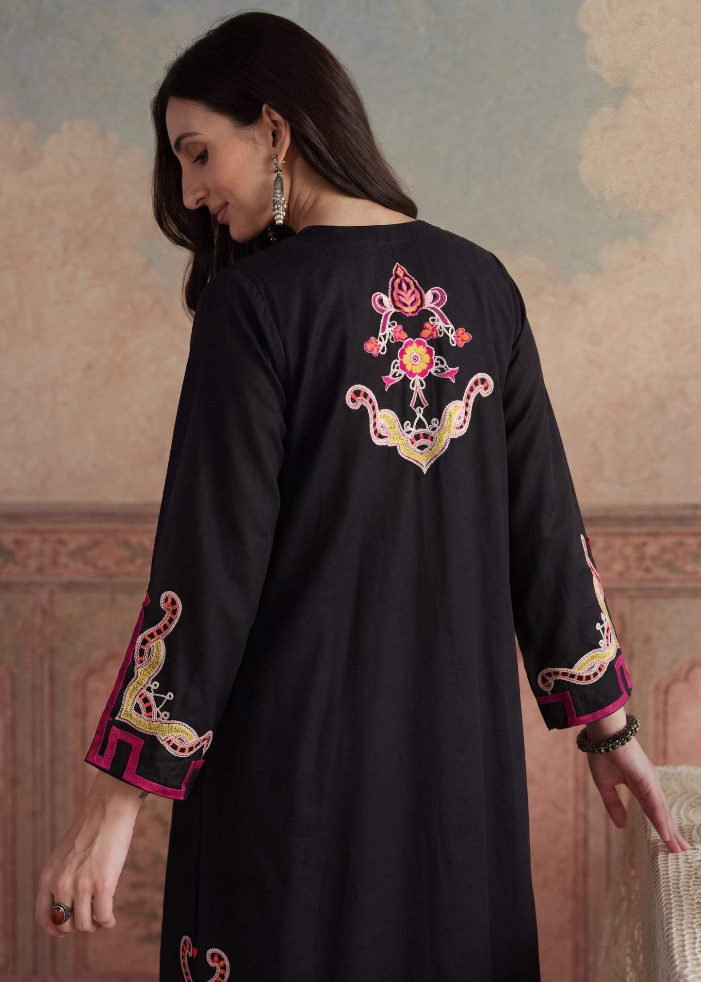 Pakistani Designer Black Lawn Suit Online in KSA Riyadh Saudi Arabia Oman Bahrain Qatar