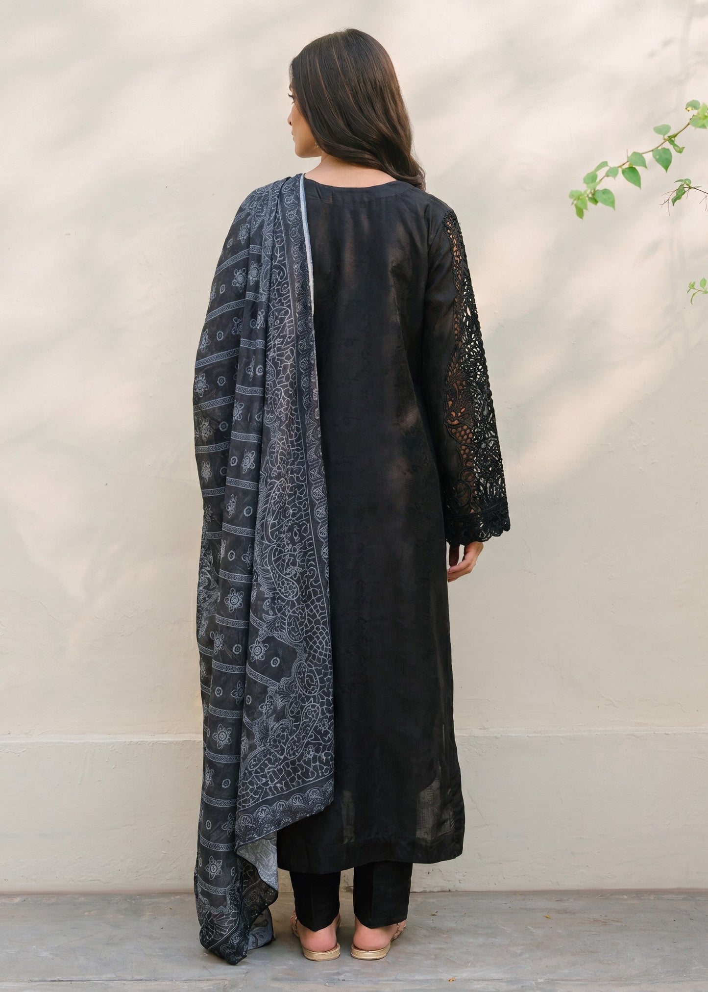 Pakistani Designer Black Lawn Suit Online in KSA Riyadh Saudi Arabia Oman Bahrain Qatar
