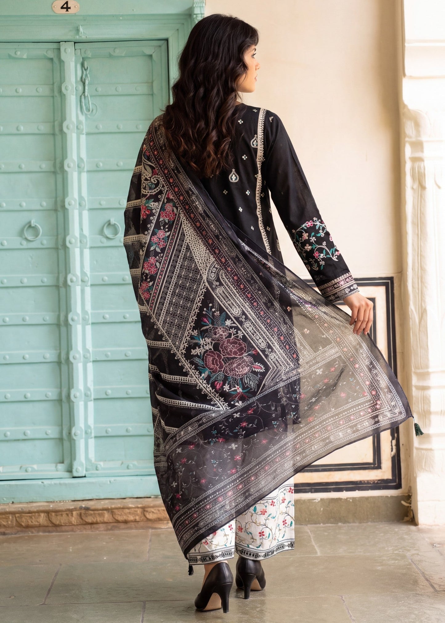 Pakistani Designer Black Lawn Suit Online in KSA Riyadh Saudi Arabia Oman Bahrain Qatar