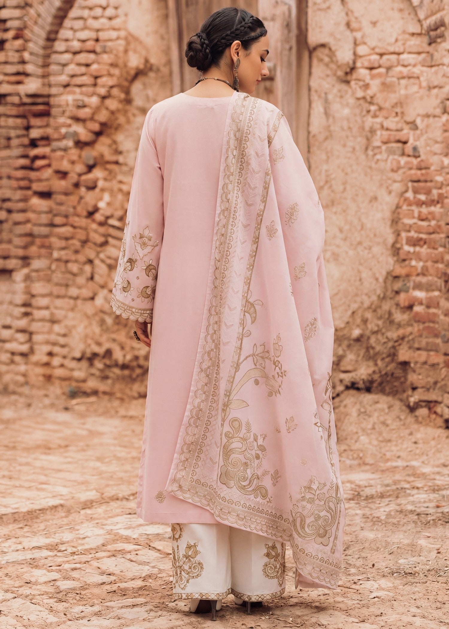 Pakistani Designer Blush Pink Embroidered Lawn Suit Online in KSA Riyadh Saudi Arabia Oman Bahrain Qatar