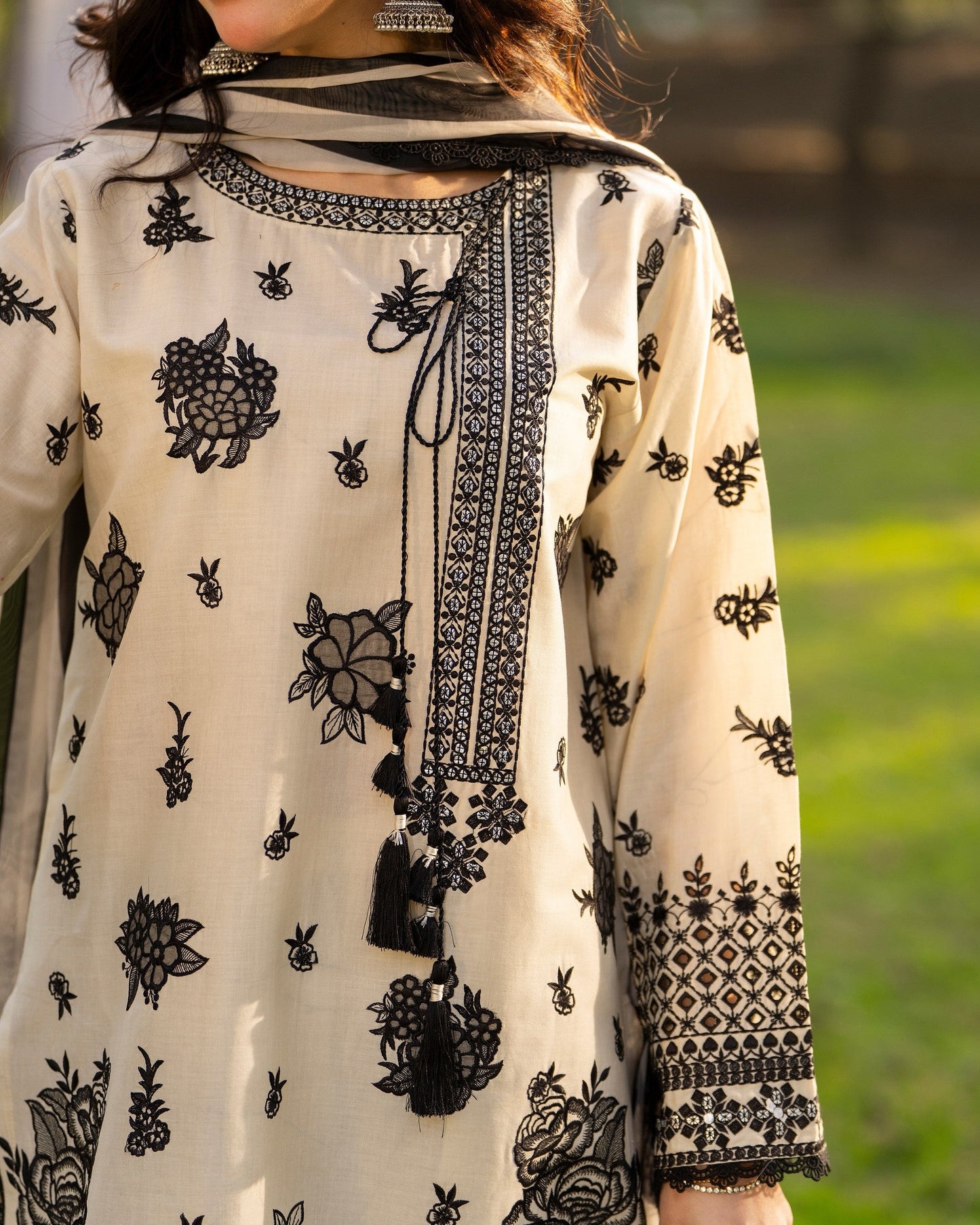 Pakistani Designer Cotton Chikankari Shalwar Kameez Online in KSA Riyadh Saudi Arabia Oman Bahrain Qatar