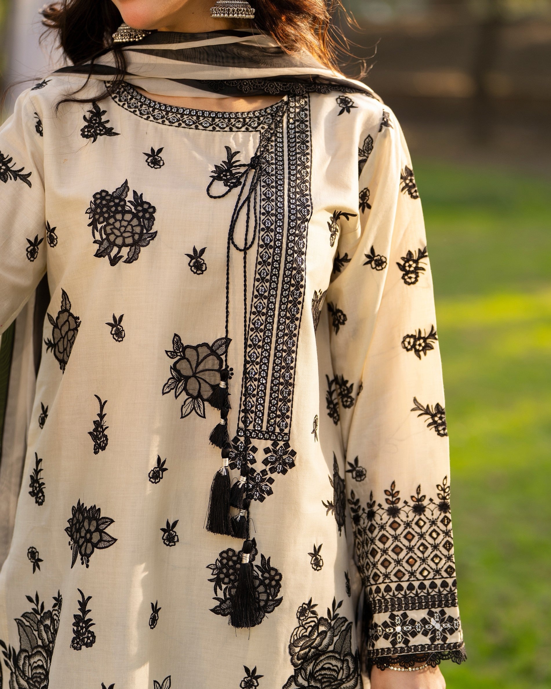 Pakistani Designer Cotton Chikankari Shalwar Kameez Online in KSA Riyadh Saudi Arabia Oman Bahrain Qatar