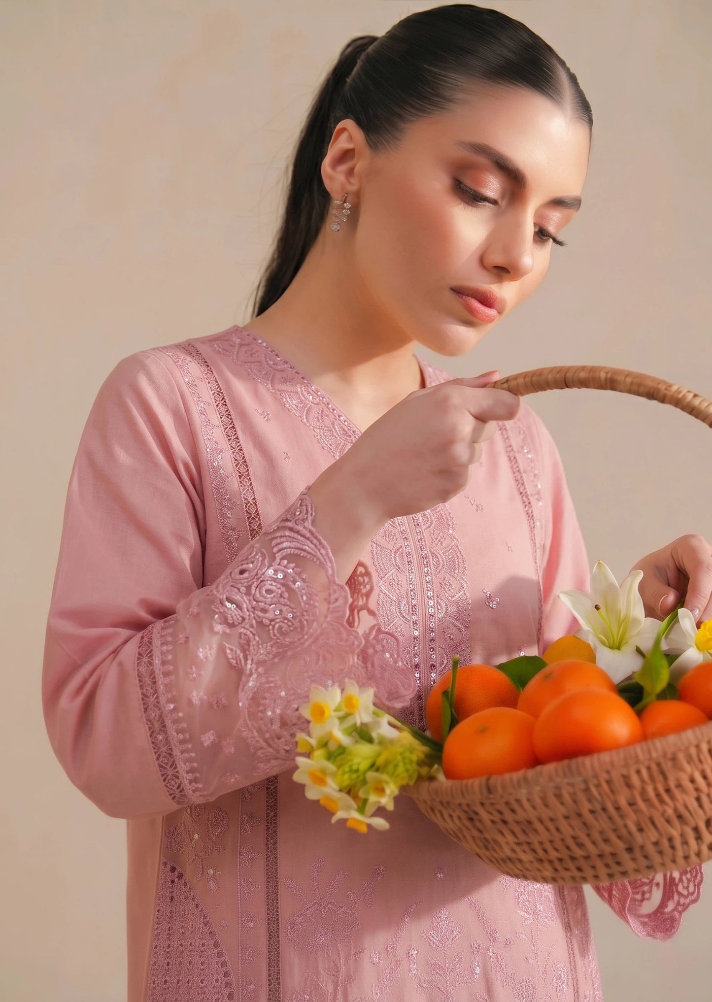Pakistani Designer Embroidered Lawn Suit Online in KSA Riyadh Saudi Arabia Oman Bahrain Qatar