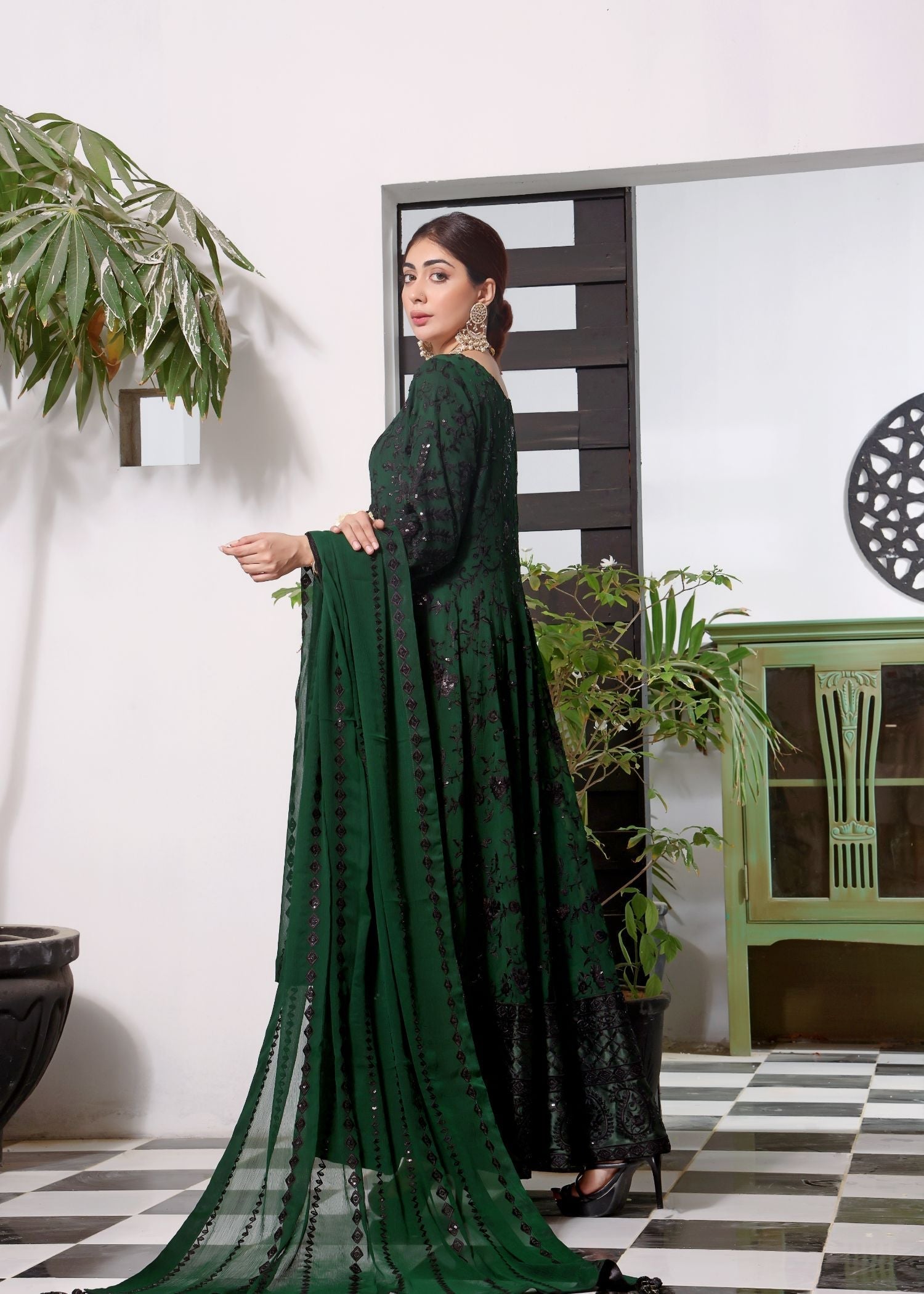 Pakistani Designer Green Chiffon Salwar Kameez Online in KSA Riyadh Saudi Arabia Oman Bahrain Qatar