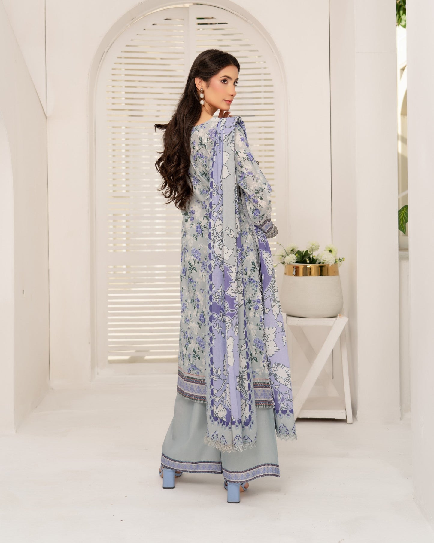 Pakistani Designer Green Lawn Salwar Kameez Online in KSA Riyadh Saudi Arabia Oman Bahrain Qatar