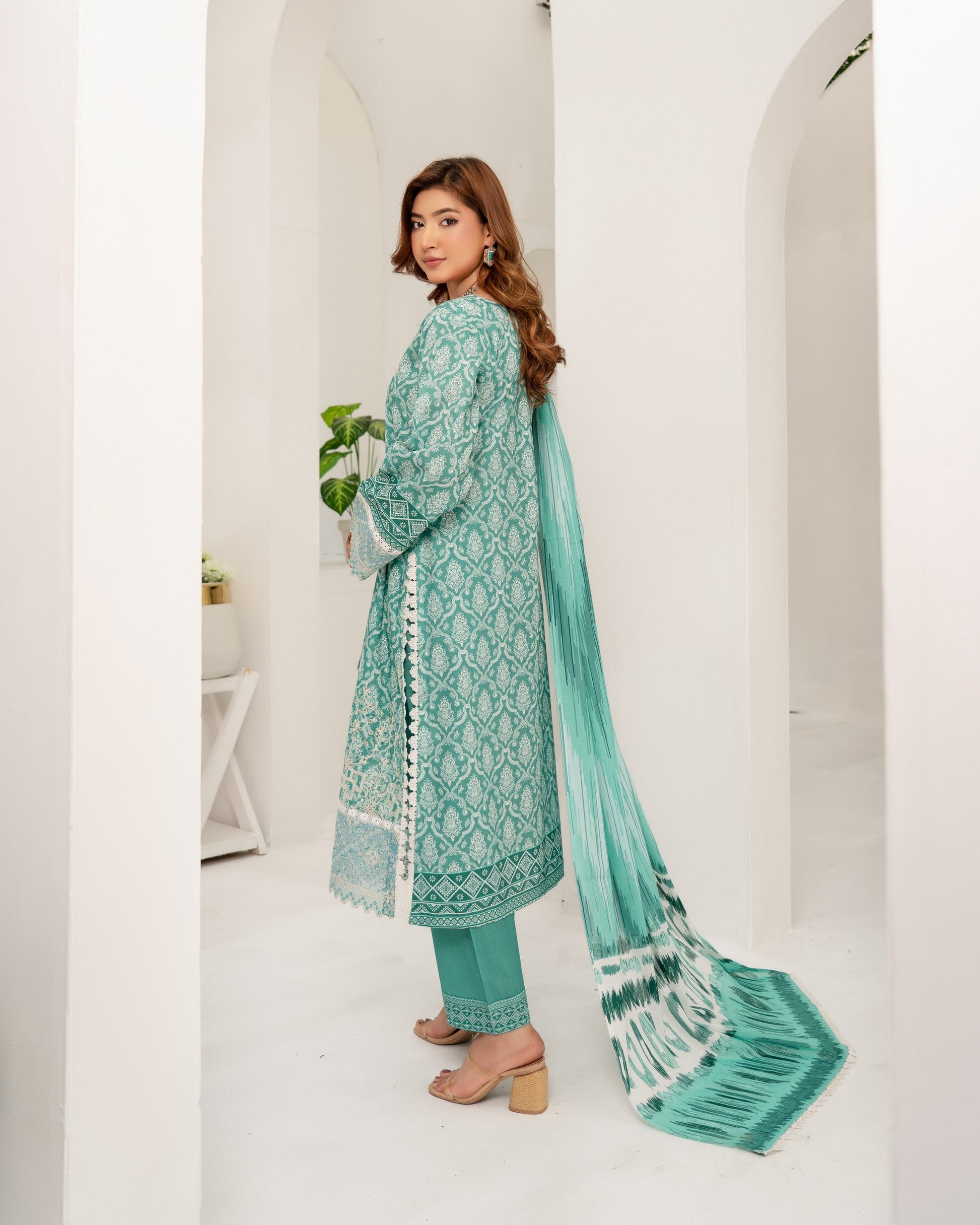 Pakistani Designer Green Lawn Salwar Kameez Online in KSA Riyadh Saudi Arabia Oman Bahrain Qatar