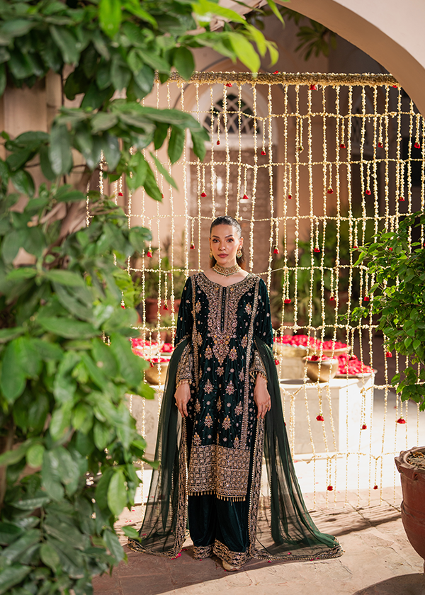 Pakistani Designer Green Velvet Kurta Sharara Online in KSA Riyadh Saudi Arabia Oman Bahrain Qatar