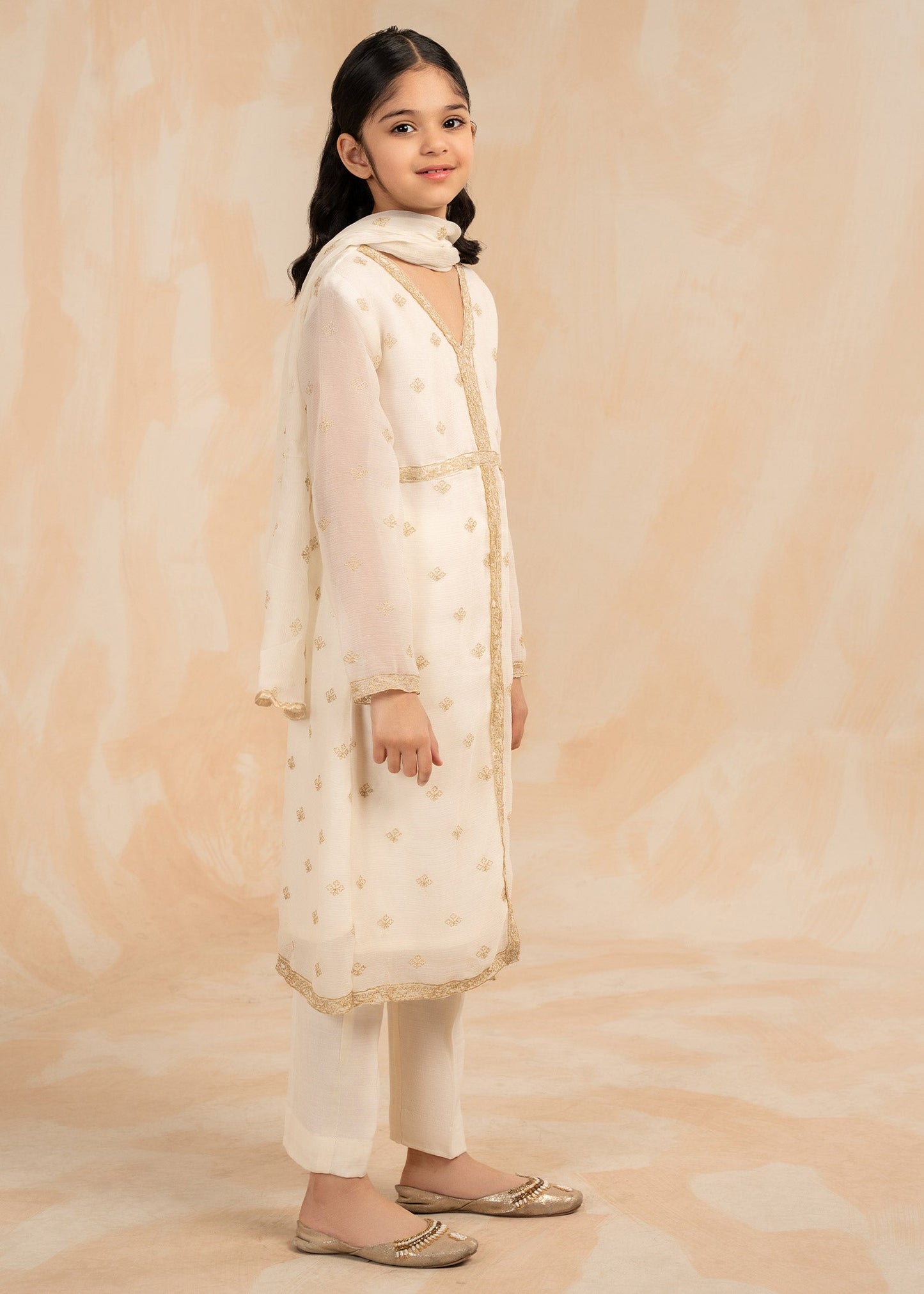 Pakistani Designer Ivory Chiffon Salwar Kameez Online in KSA Riyadh Saudi Arabia Oman Bahrain Qatar
