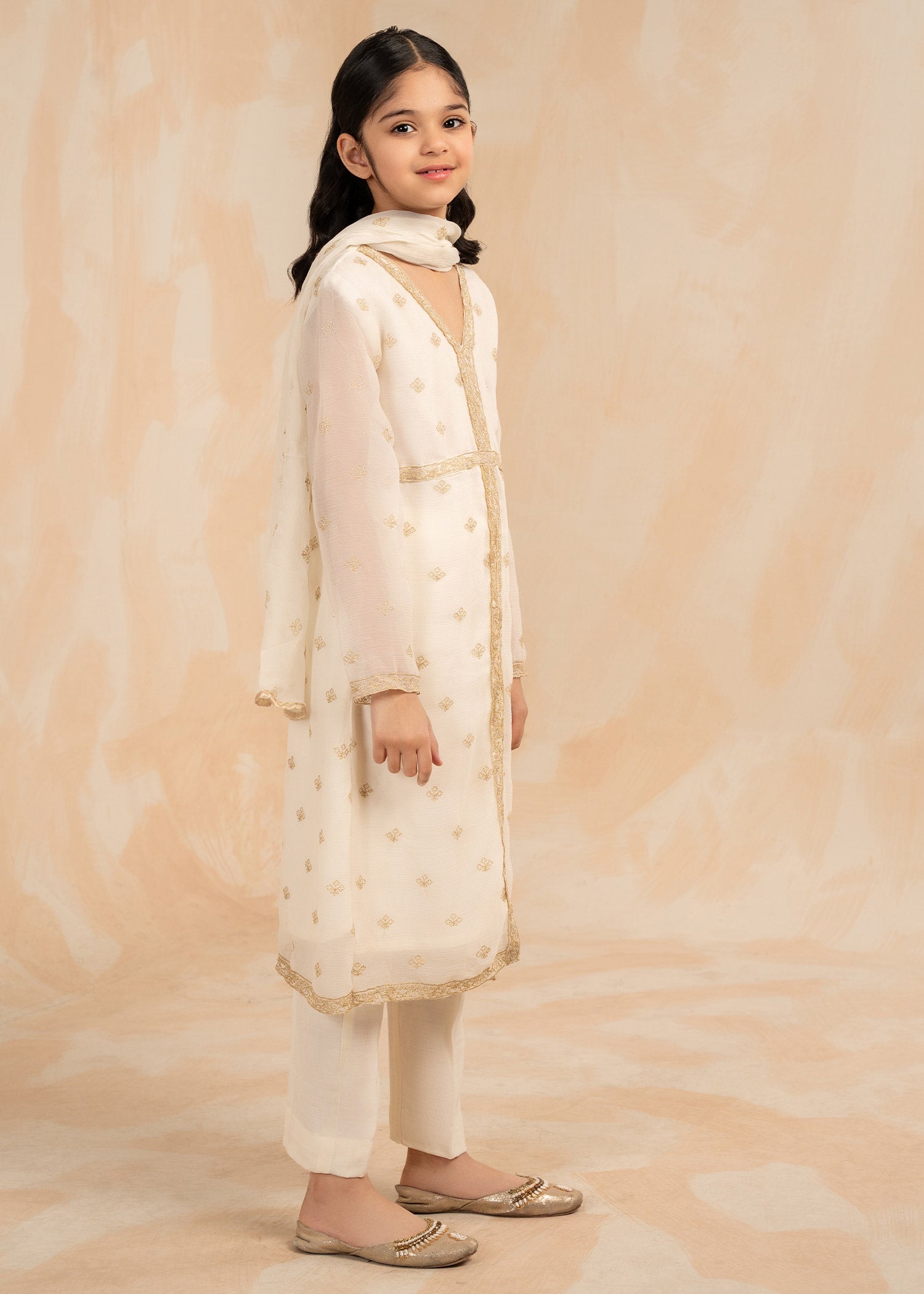 Pakistani Designer Ivory Chiffon Salwar Kameez Online in KSA Riyadh Saudi Arabia Oman Bahrain Qatar