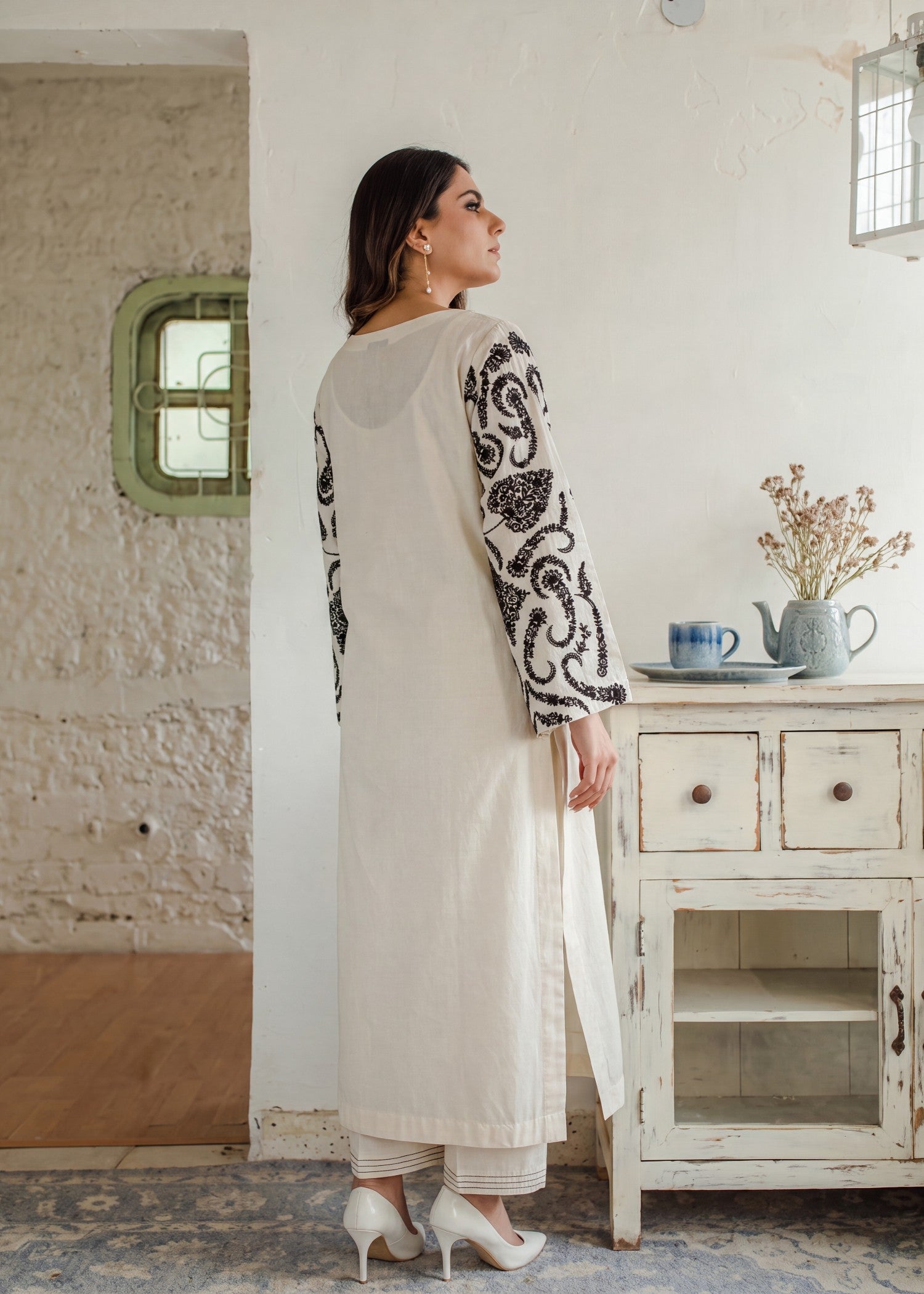 Pakistani Designer Ivory Lawn Suit Online in KSA Riyadh Saudi Arabia Oman Bahrain Qatar