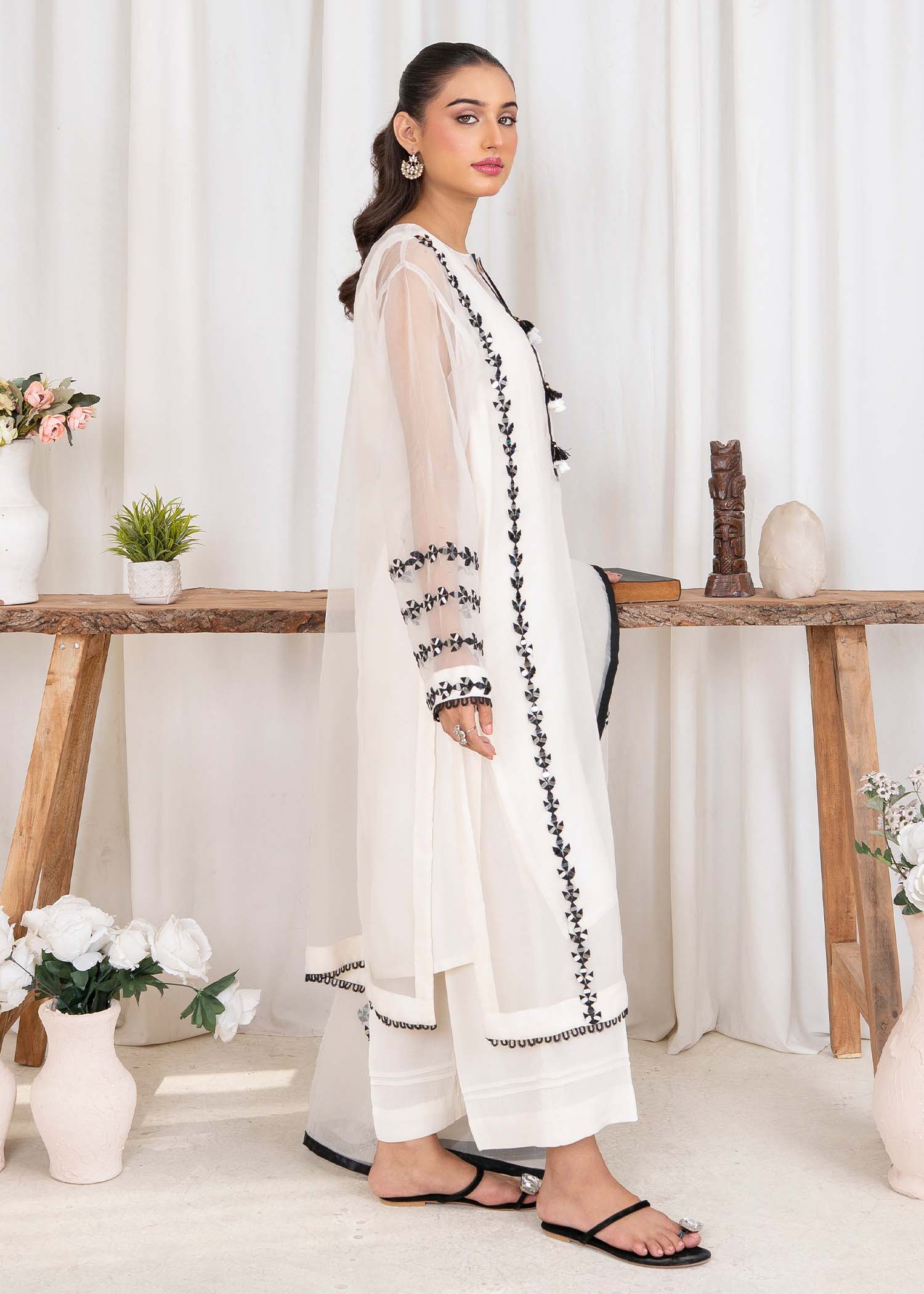 Pakistani Designer Ivory Organza Salwar Kameez Online in KSA Riyadh Saudi Arabia Oman Bahrain Qatar