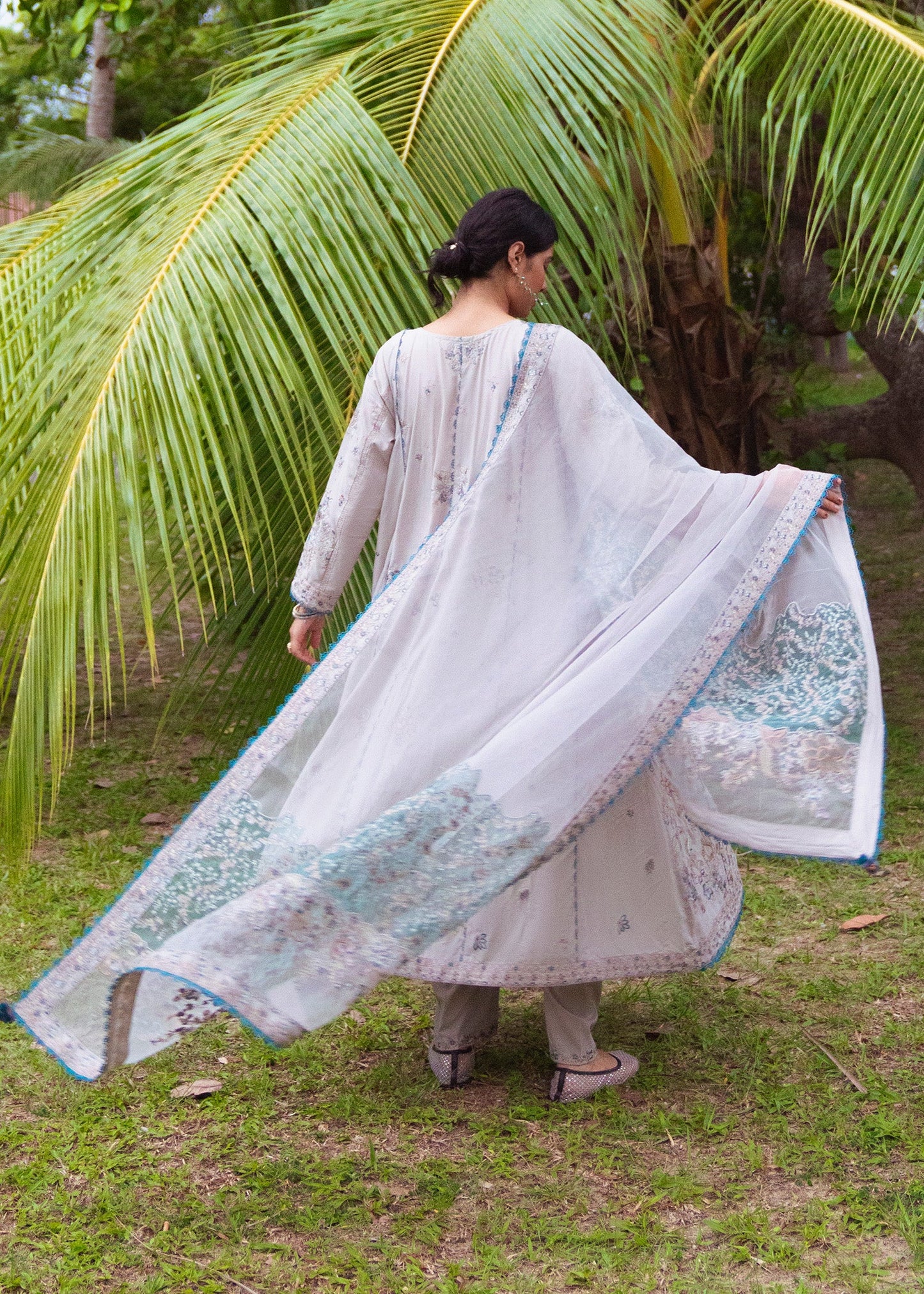 Pakistani Designer Lavender Embroidered Lawn Suit Online in KSA Riyadh Saudi Arabia Oman Bahrain Qatar