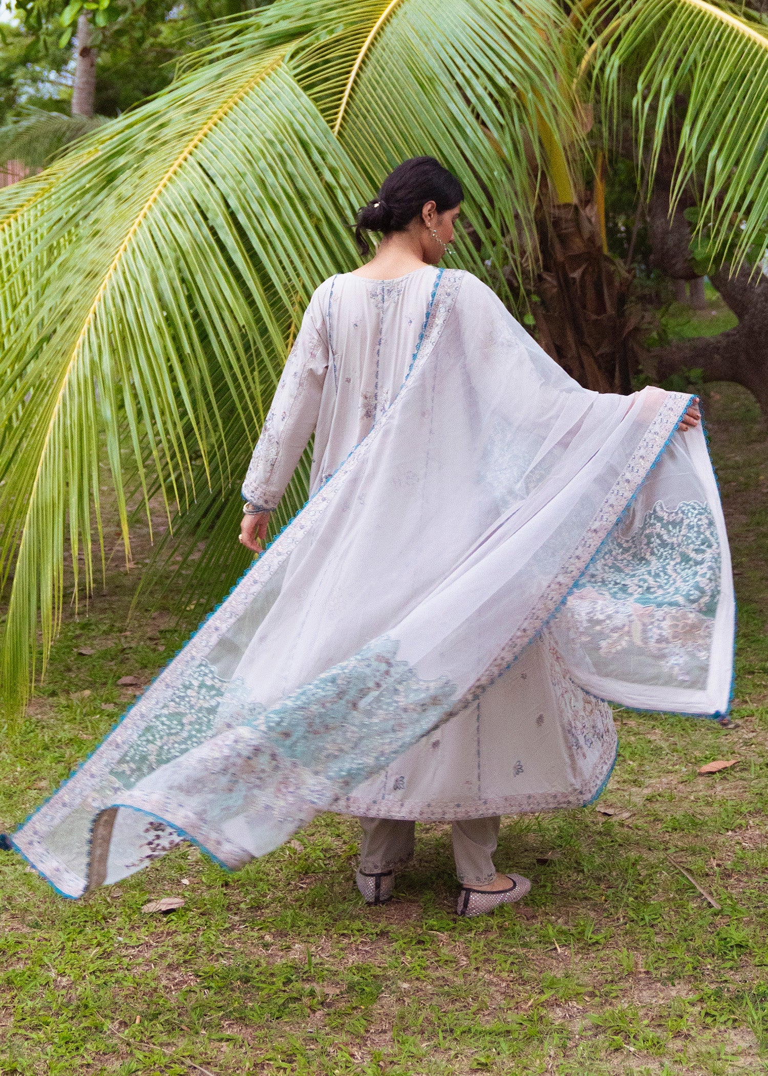 Pakistani Designer Lavender Embroidered Lawn Suit Online in KSA Riyadh Saudi Arabia Oman Bahrain Qatar