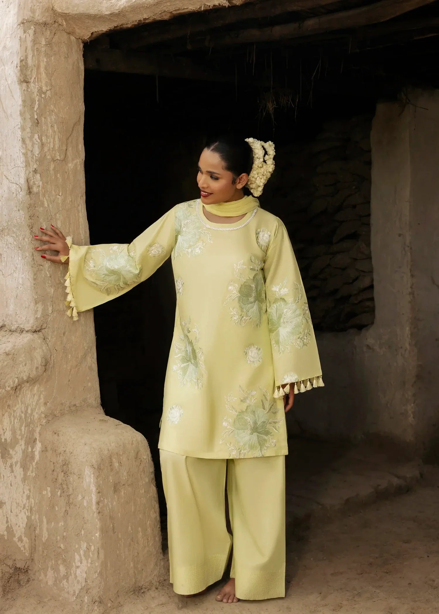 Pakistani Designer Light Yellow Lawn Suit with Chiffon Dupatta Online in KSA Riyadh Saudi Arabia Oman Bahrain Qatar