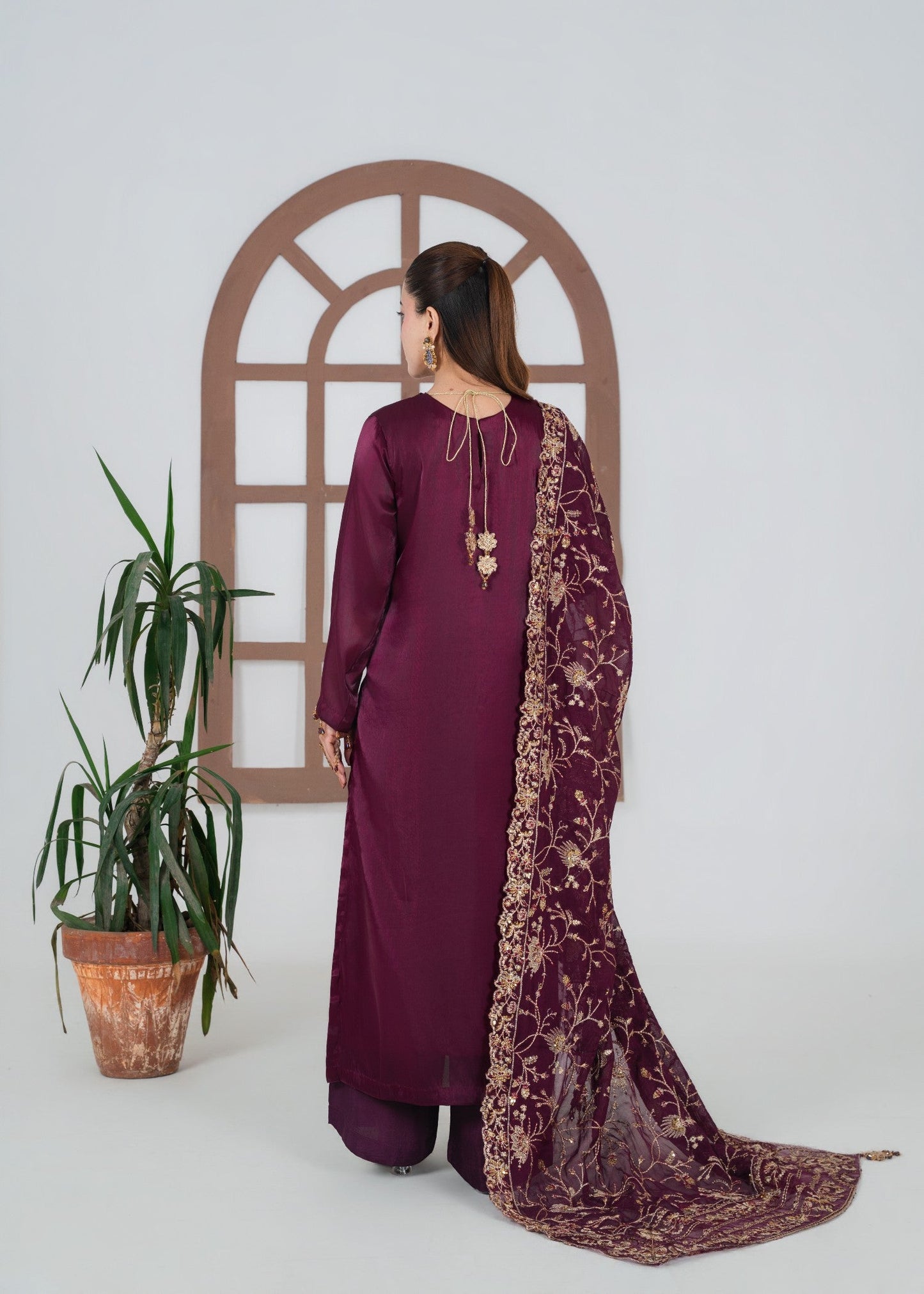 Pakistani Designer Magenta Silk Salwar Kameez Online in KSA Riyadh Saudi Arabia Oman Bahrain Qatar