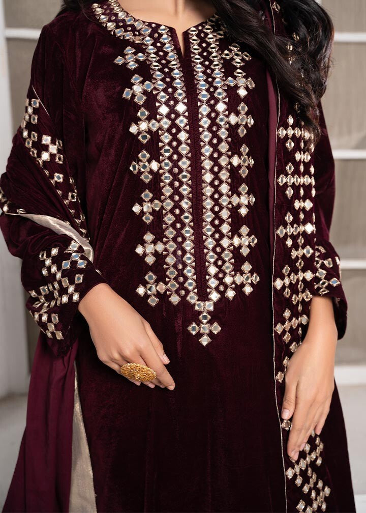 Pakistani Designer Maroon Velvet Salwar Kameez Online in KSA Riyadh Saudi Arabia Oman Bahrain Qatar
