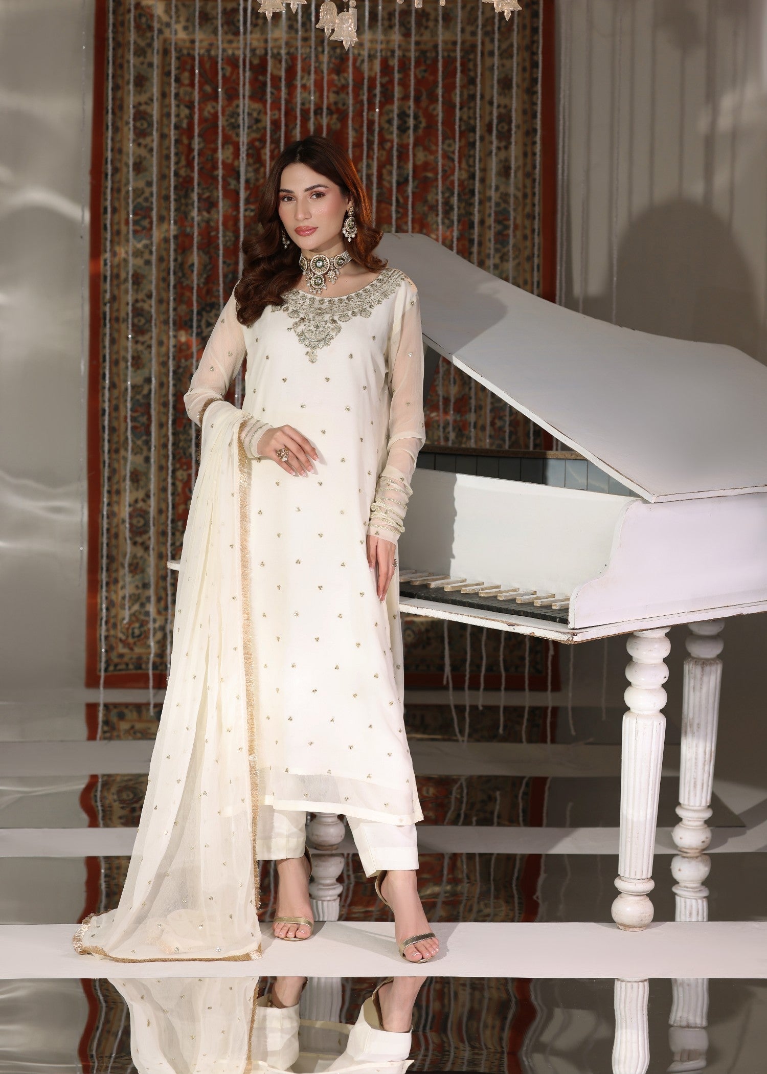 Pakistani Designer Off-White Chiffon Salwar Kameez Online in KSA Riyadh Saudi Arabia Oman Bahrain Qatar