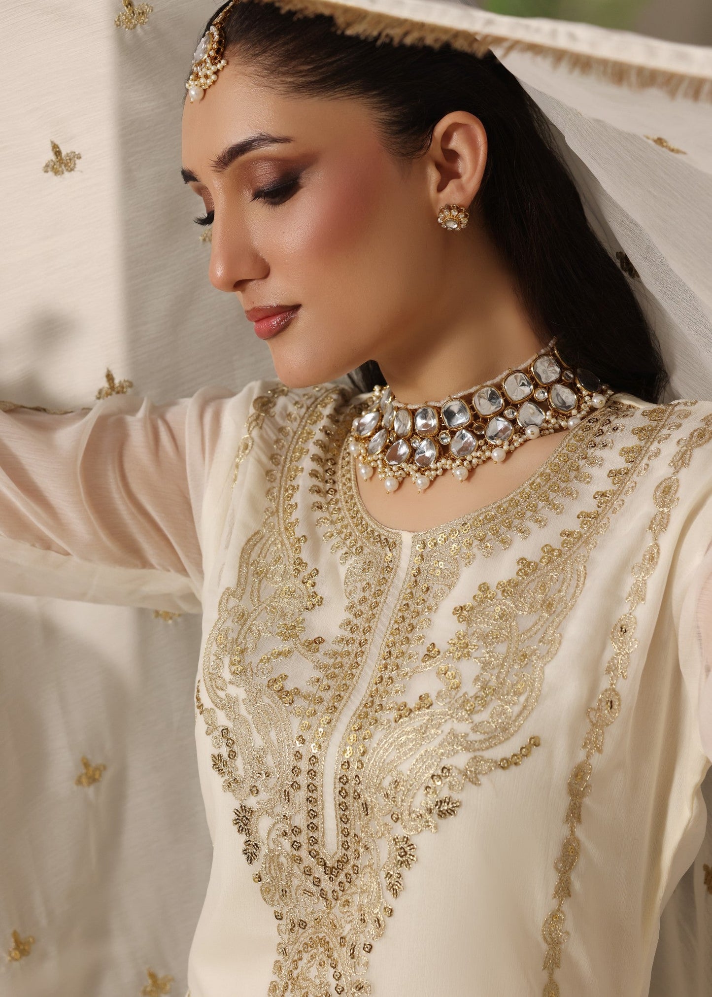 Pakistani Designer Off-White Chiffon Salwar Kameez Online in KSA Riyadh Saudi Arabia Oman Bahrain Qatar