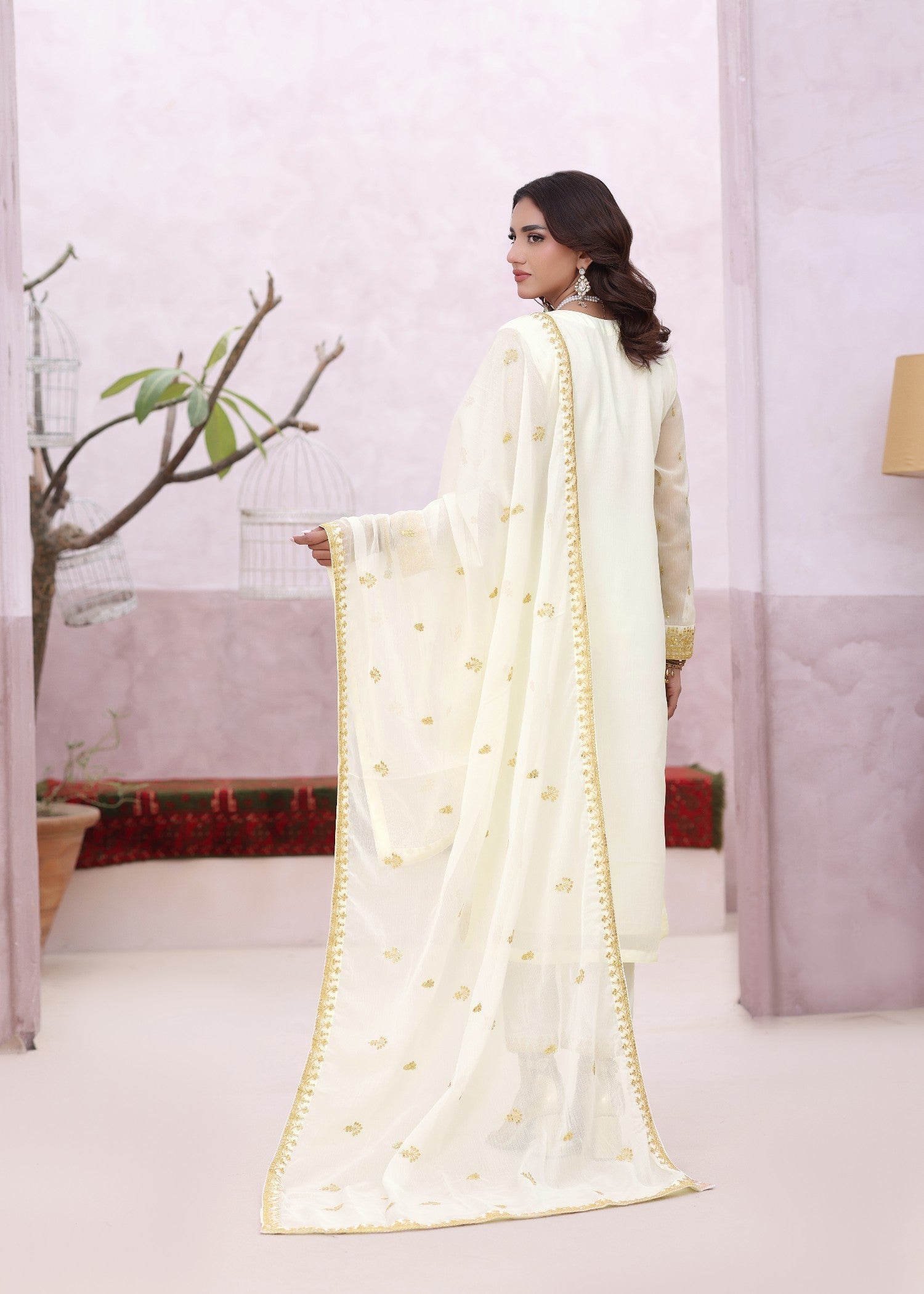 Pakistani Designer Off White Chiffon Salwar Kameez Online in KSA Riyadh Saudi Arabia Oman Bahrain Qatar