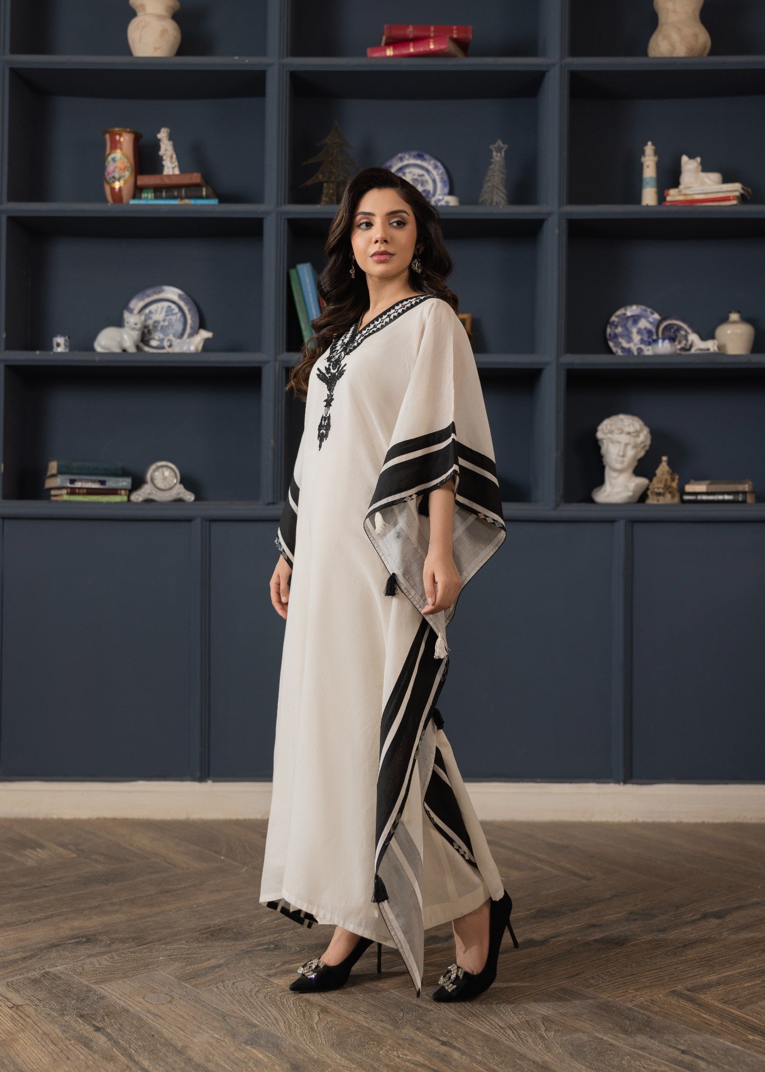 Pakistani Designer Off-White Lawn Kaftan Salwar Kameez Online in KSA Riyadh Saudi Arabia Oman Bahrain Qatar