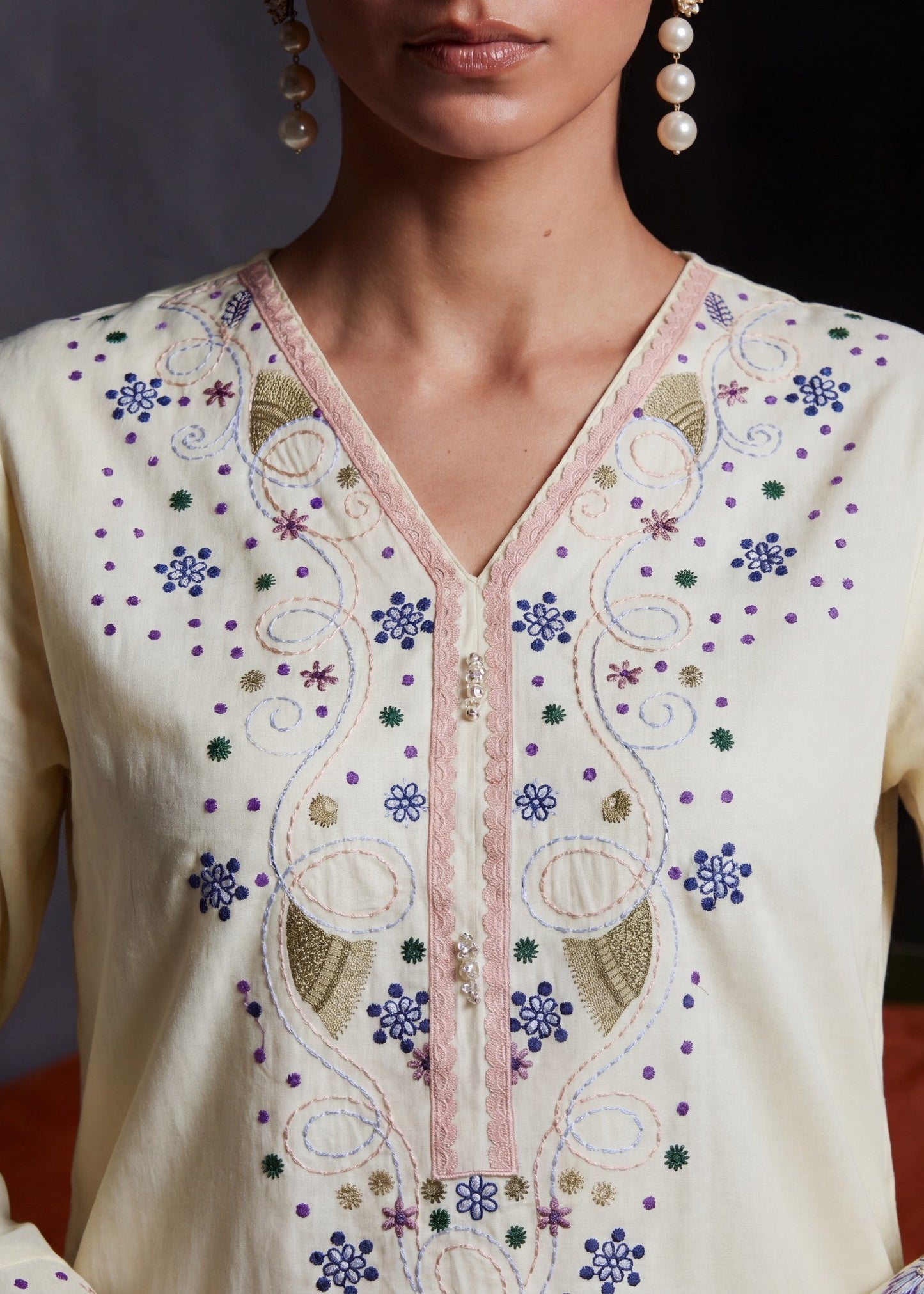 Pakistani Designer Off-White Lawn Suit Online in KSA Riyadh Saudi Arabia Oman Bahrain Qatar