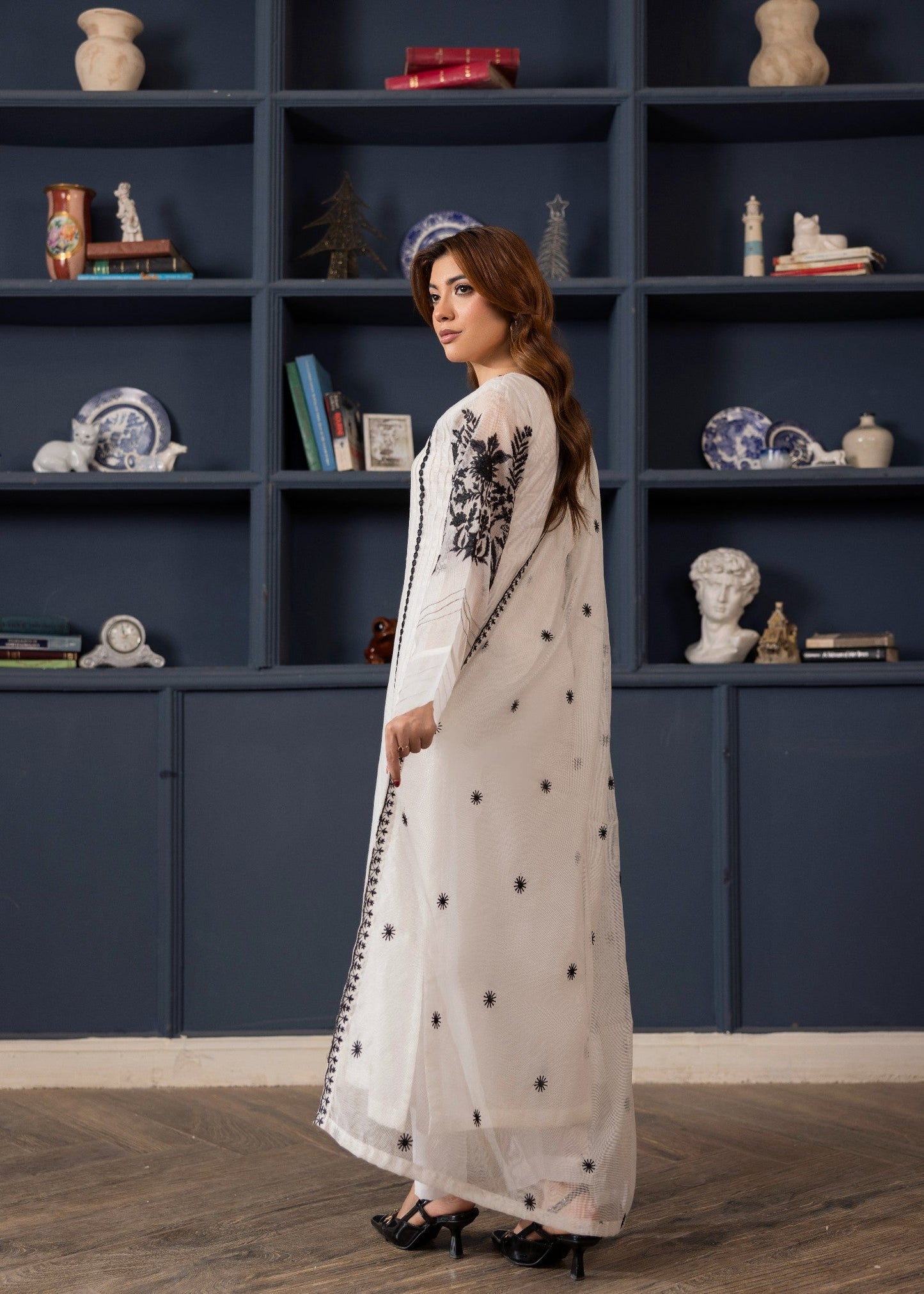 Pakistani Designer Off-White Net Salwar Kameez Online in KSA Riyadh Saudi Arabia Oman Bahrain Qatar