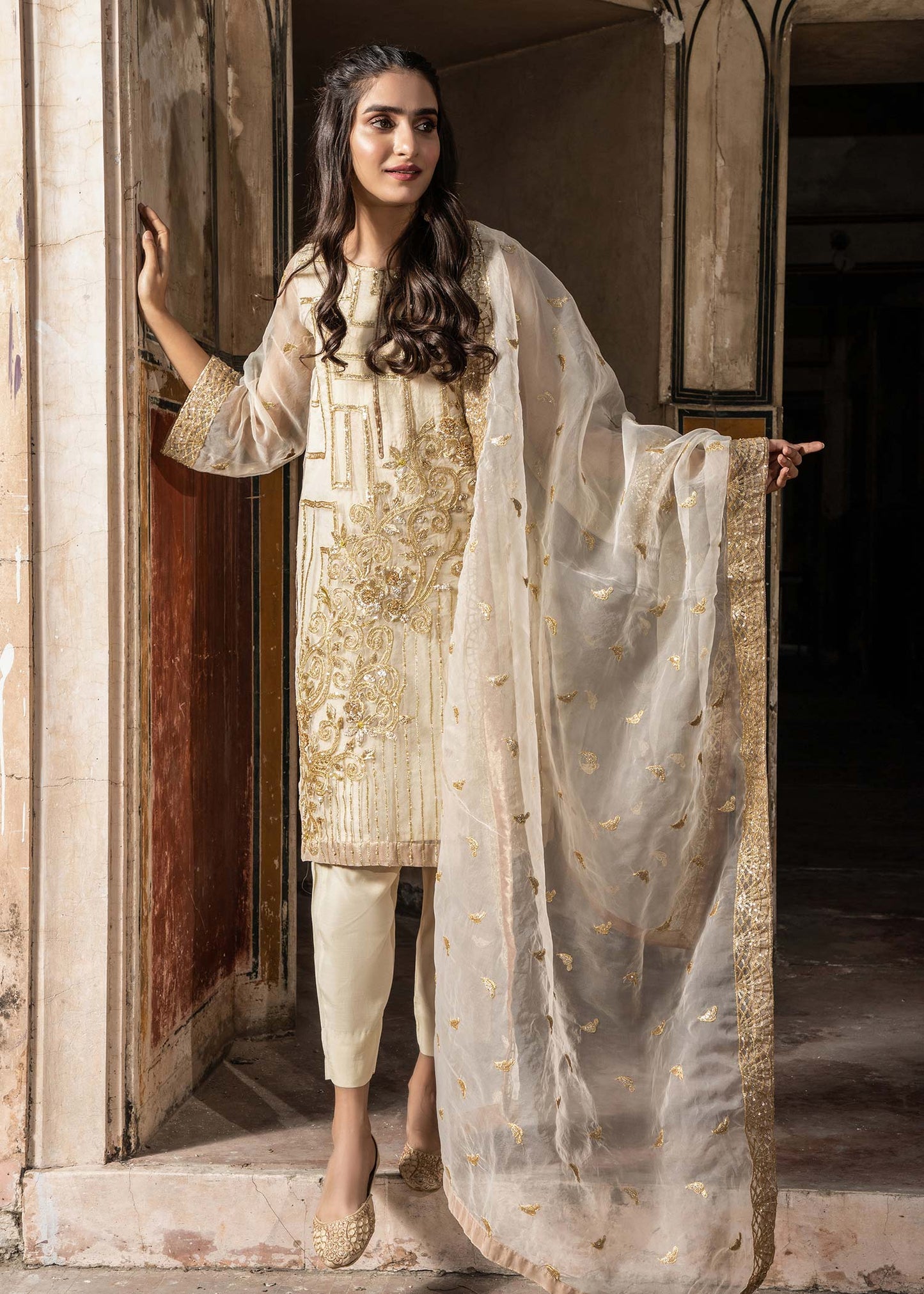 Pakistani Designer Off-White Organza Salwar Kameez Online in KSA Riyadh Saudi Arabia Oman Bahrain Qatar
